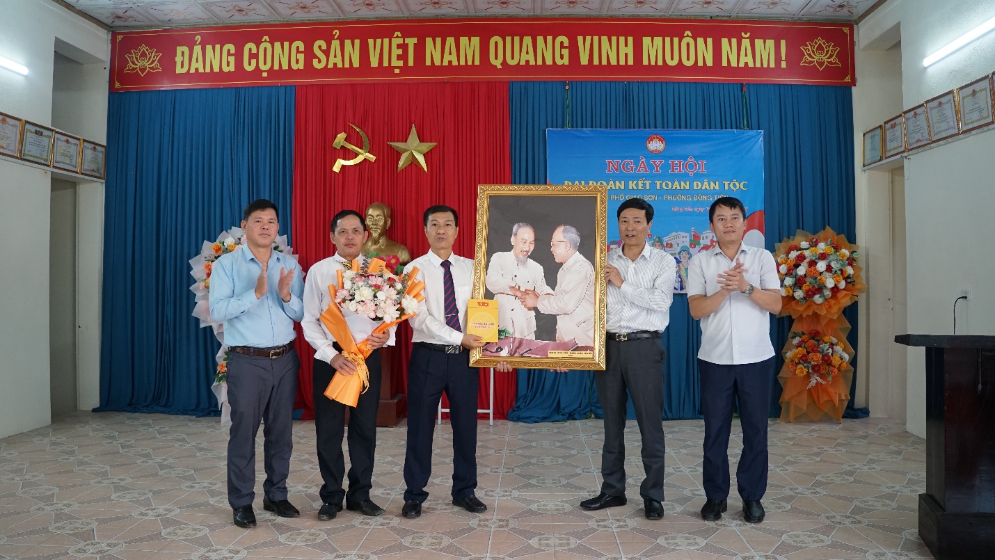 Ngày hội Đại đoàn kết tại tổ dân phố Giao Sơn, tổ dân phố Phú Văn phường Đông Tiến