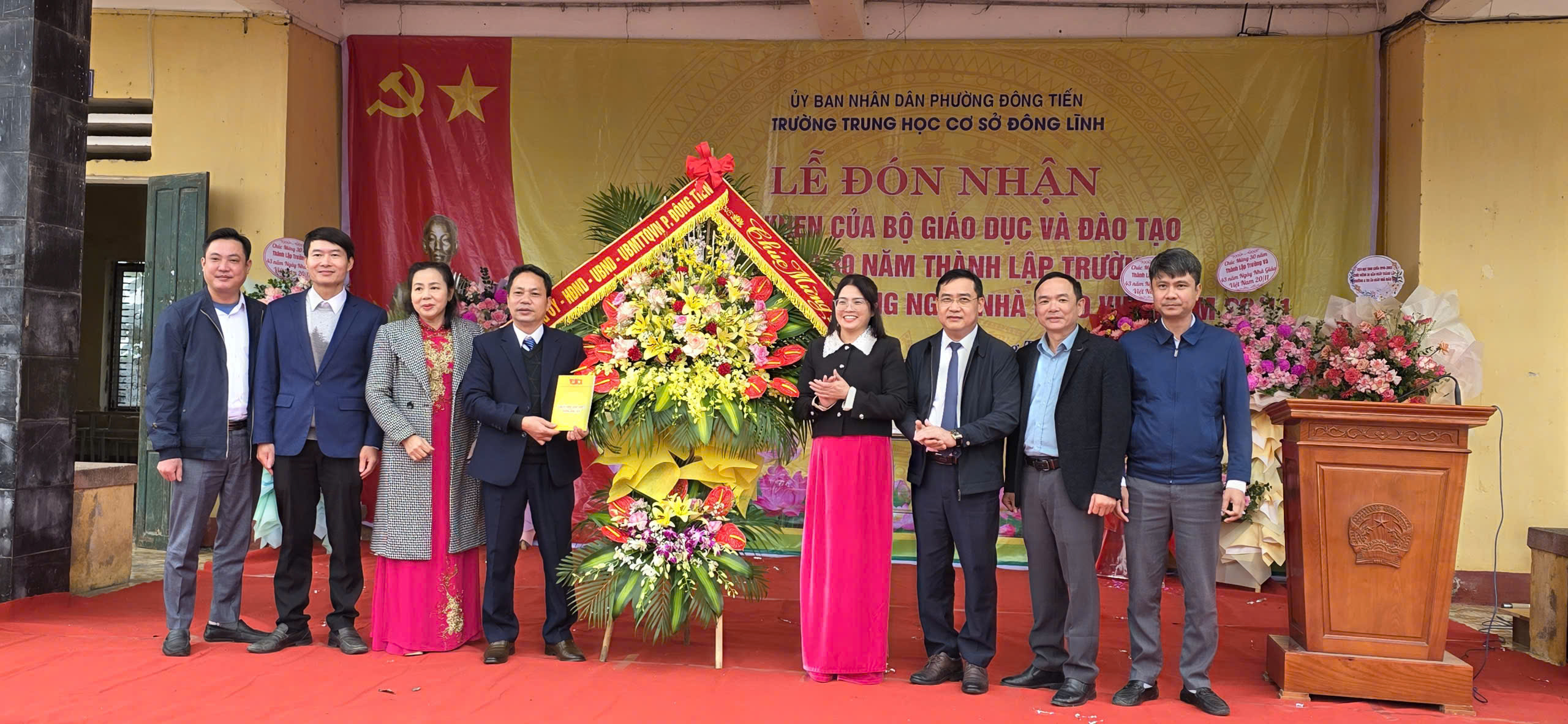 Trường THCS Đông Lĩnh tổ chức Lễ đón nhận Bằng khen của Bộ Giáo dục và Đào tạo nhân dịp 30 năm thành lập trường và chào mừng kỷ niệm 43 năm Ngày Nhà giáo Việt Nam 20/11