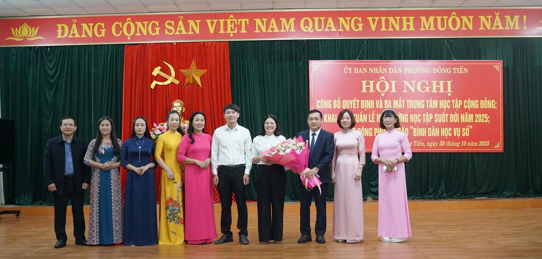 Phường Đông Tiến tổ chức Hội nghị công bố Quyết định và ra mắt Trung tâm học tập cộng đồng; khai mạc Tuần lễ hưởng ứng học tập suốt đời năm 2025 và phát động phong trào “Bình dân học vụ số”