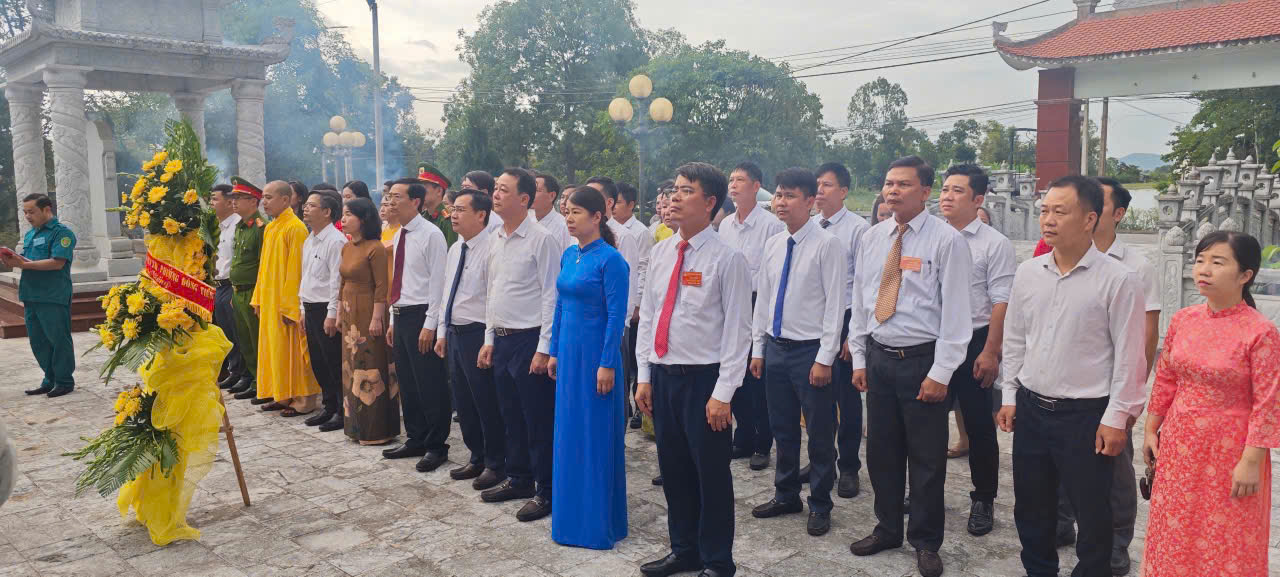 Dâng hương tưởng niệm các Anh hùng liệt sĩ nhân kỷ niệm 78 năm Ngày Thương binh – Liệt sĩ