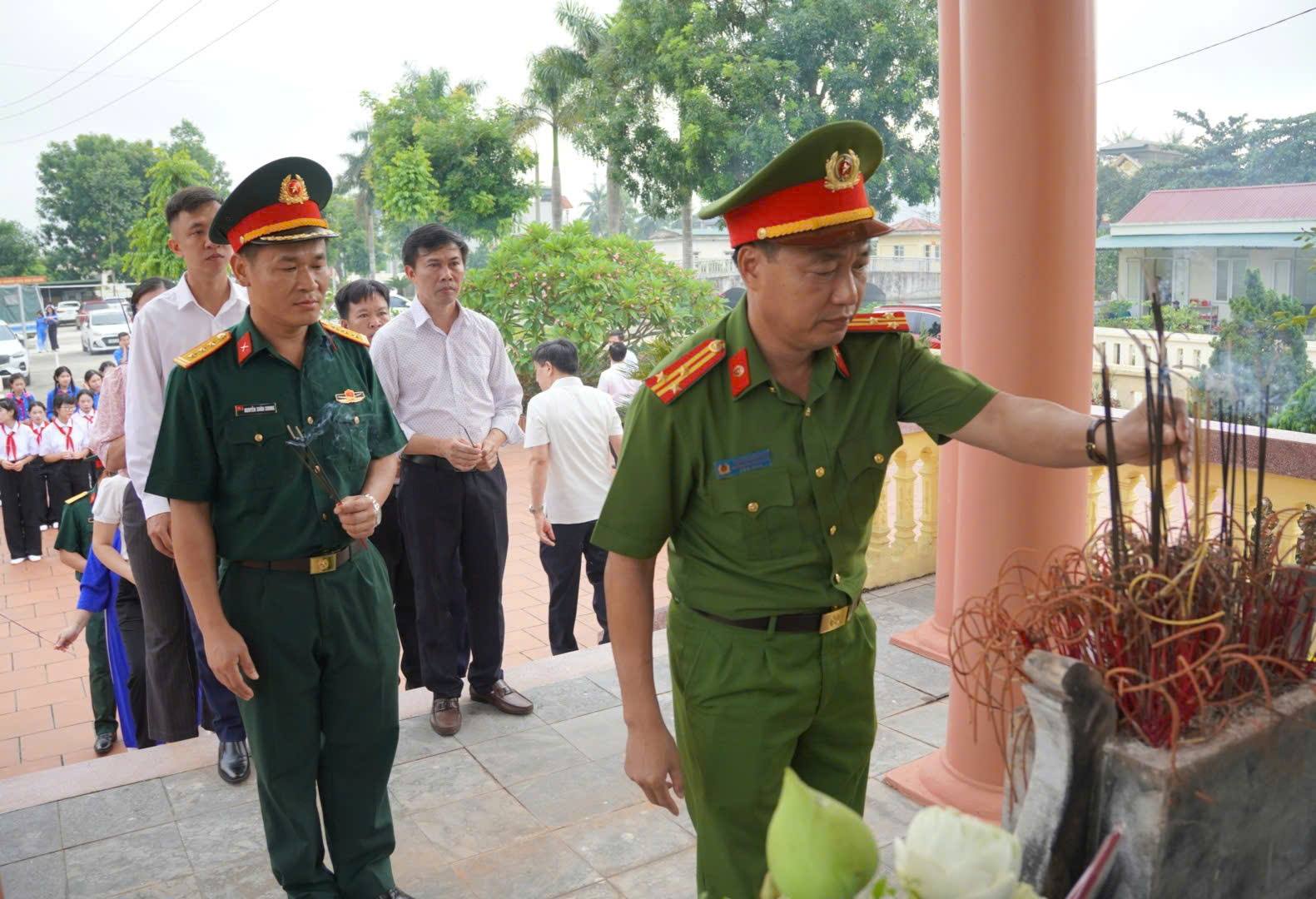 Anh-tin-bai