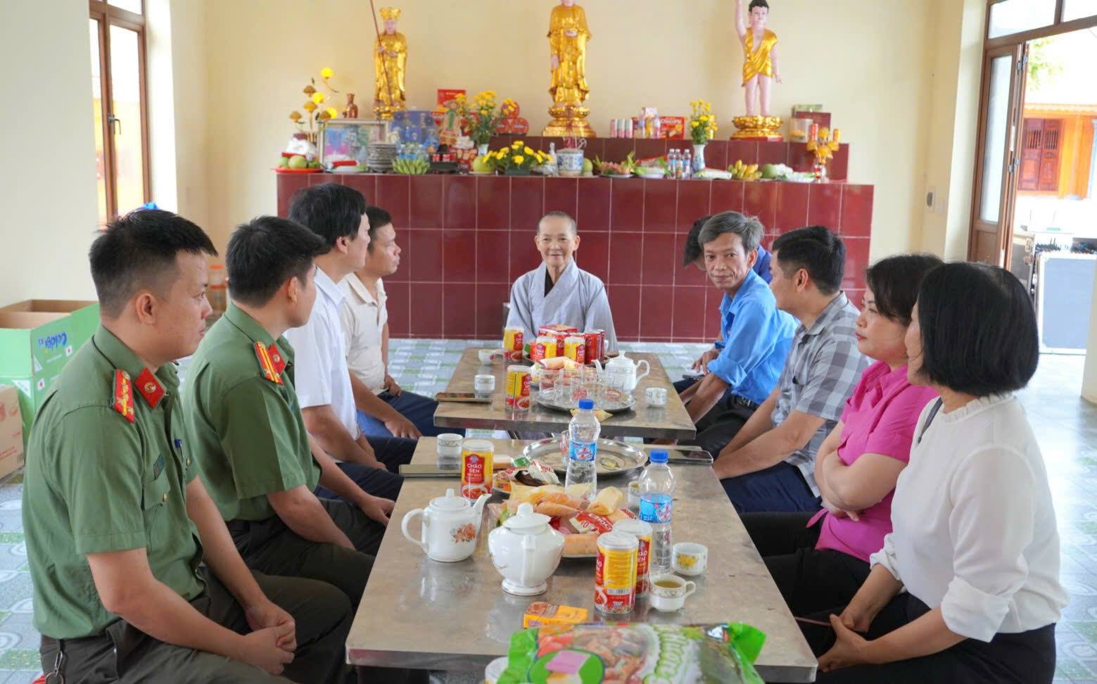 Anh-tin-bai