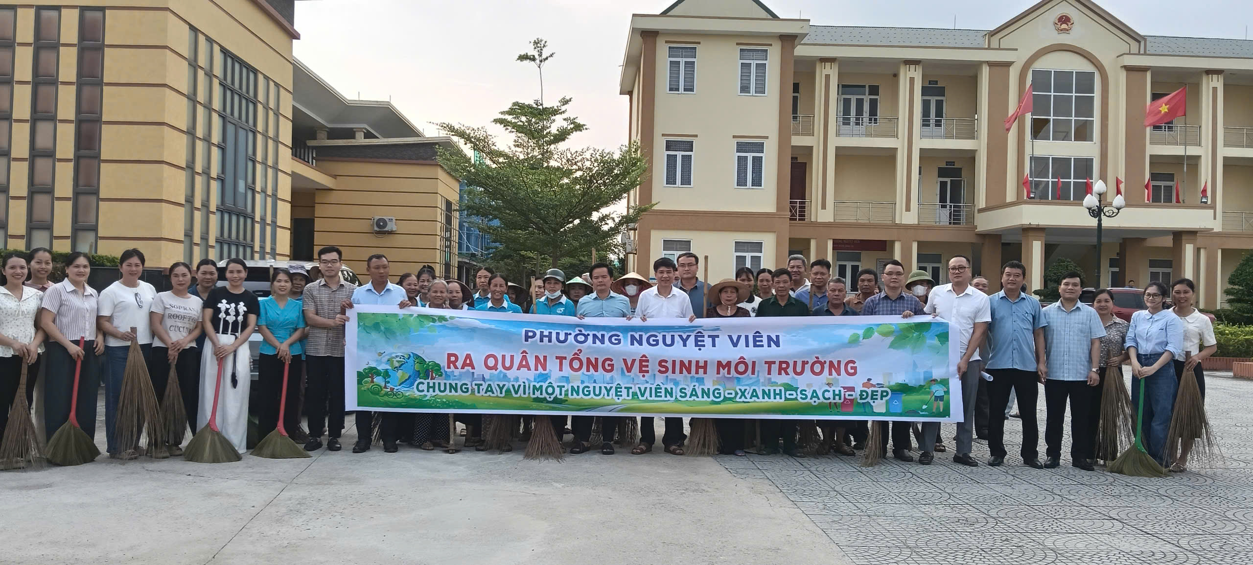 Phường Nguyệt Viên ra quân làm tổng Vệ sinh môi trường