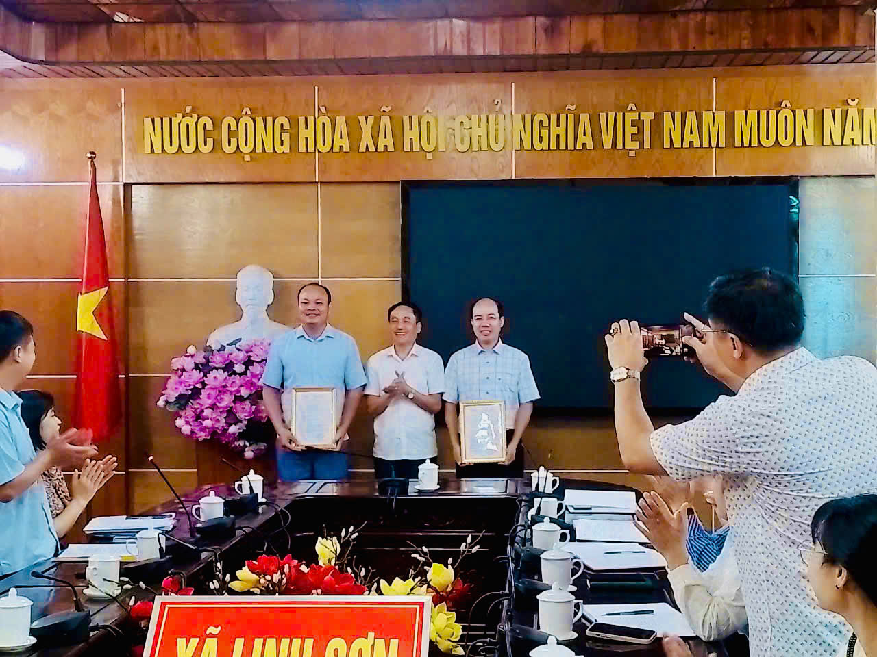 Anh-tin-bai