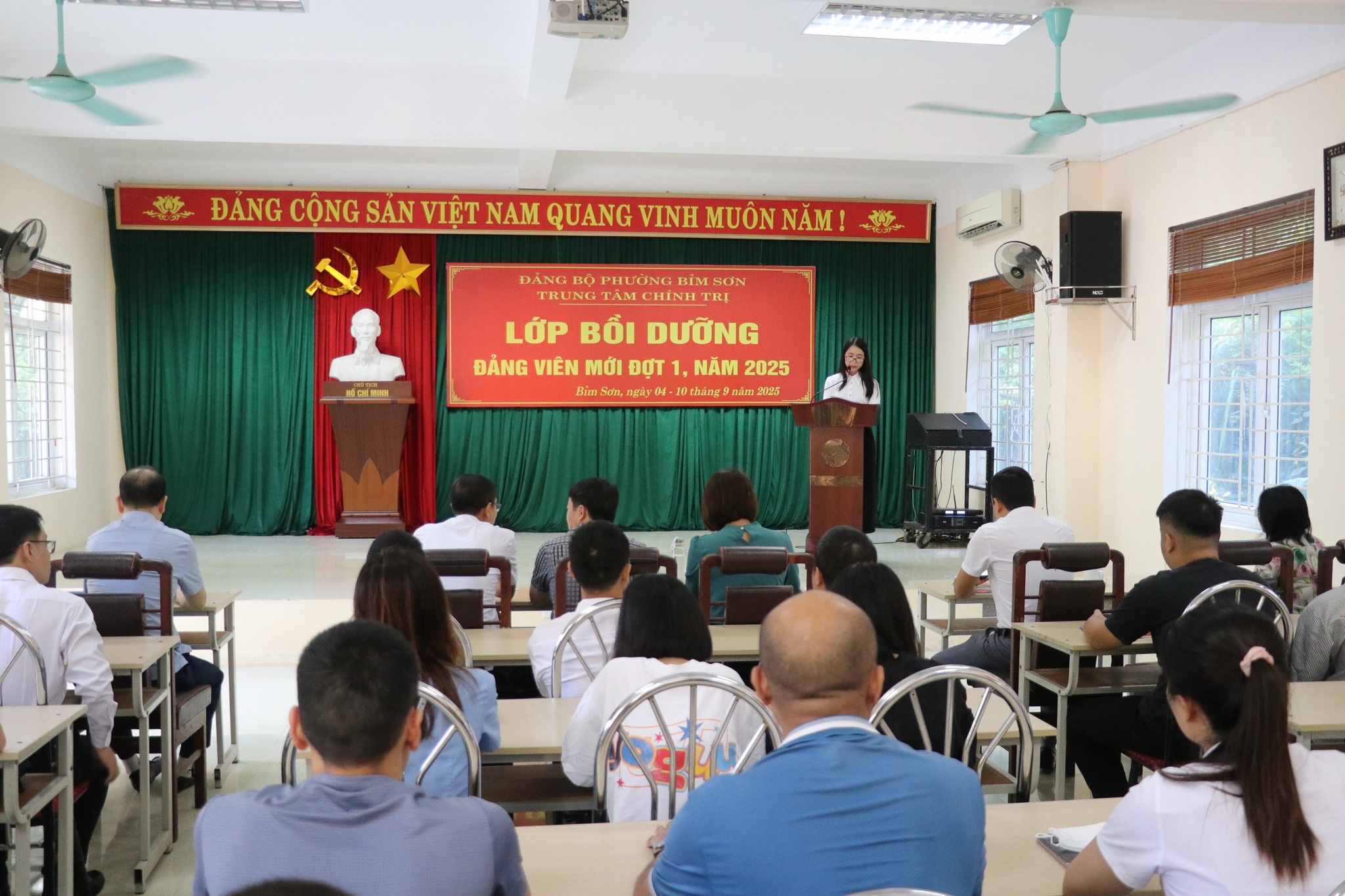 Khai giảng lớp bồi dưỡng đảng viên mới đợt 1 năm 2025.