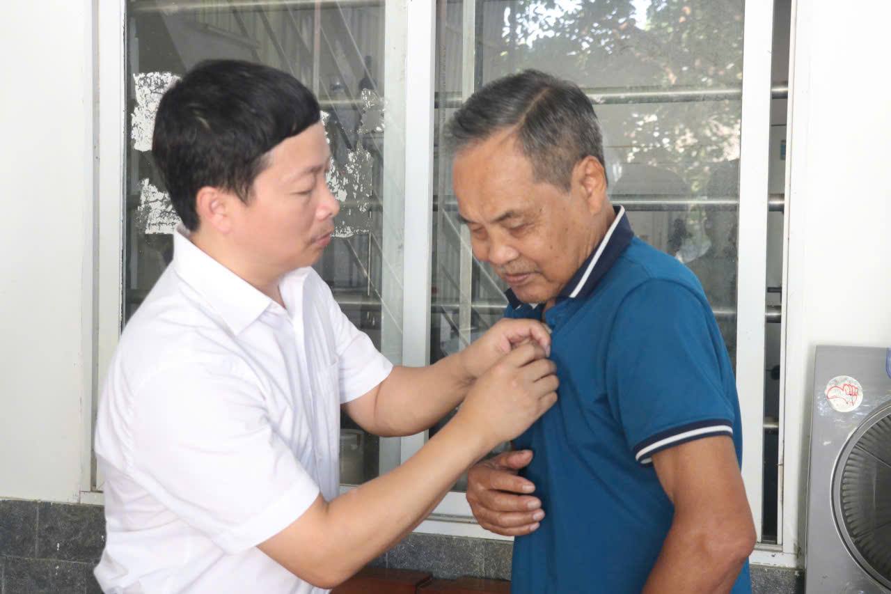 Anh-tin-bai