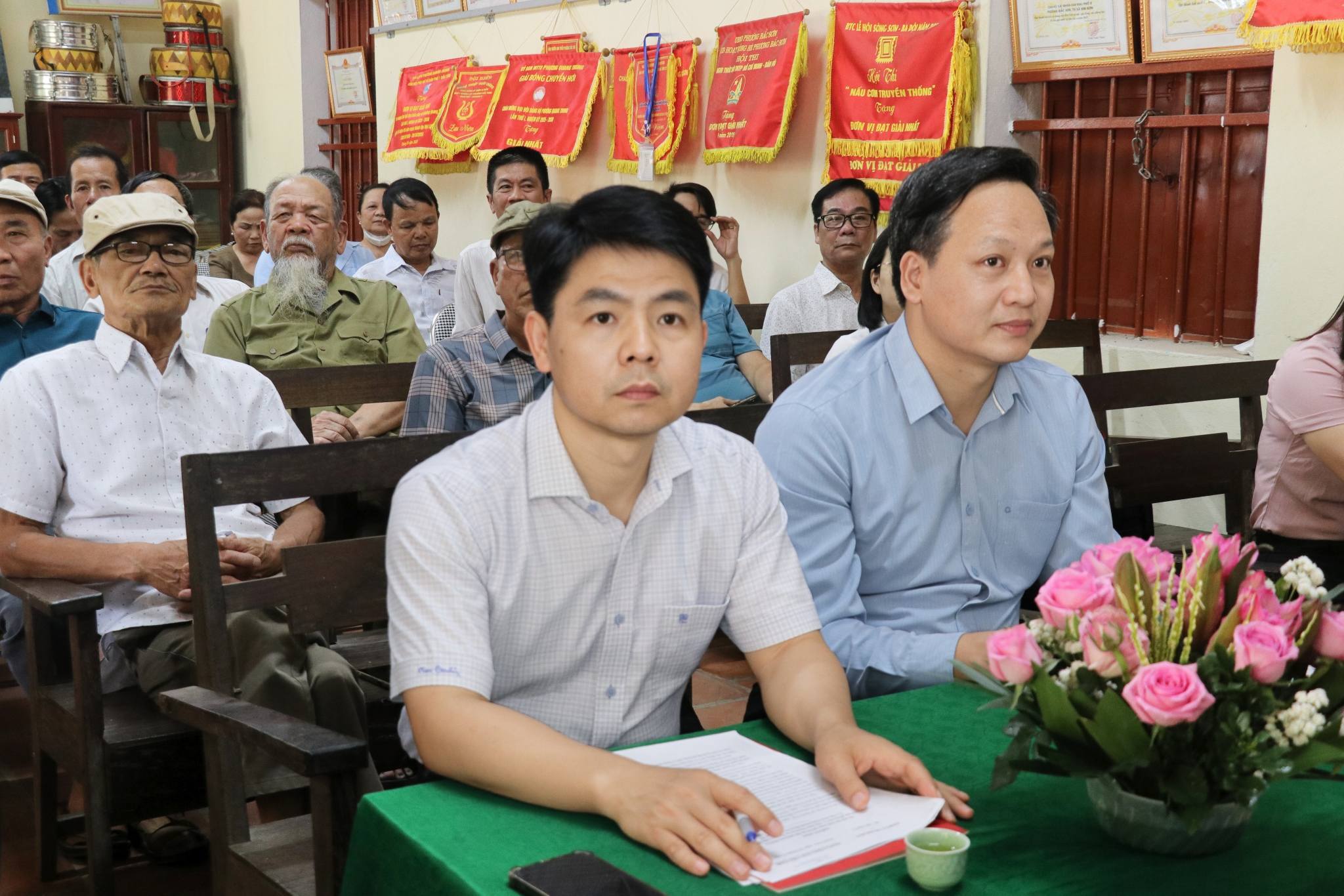 Tỉnh ủy viên, Bí thư Đảng ủy, Chủ tịch HĐND phường Bỉm Sơn Nguyễn Văn Khiên dự sinh hoạt định kỳ tháng 5 cùng cán bộ, đảng viên Tổ dân phố 5 Bắc Sơn, phường Quang Trung.