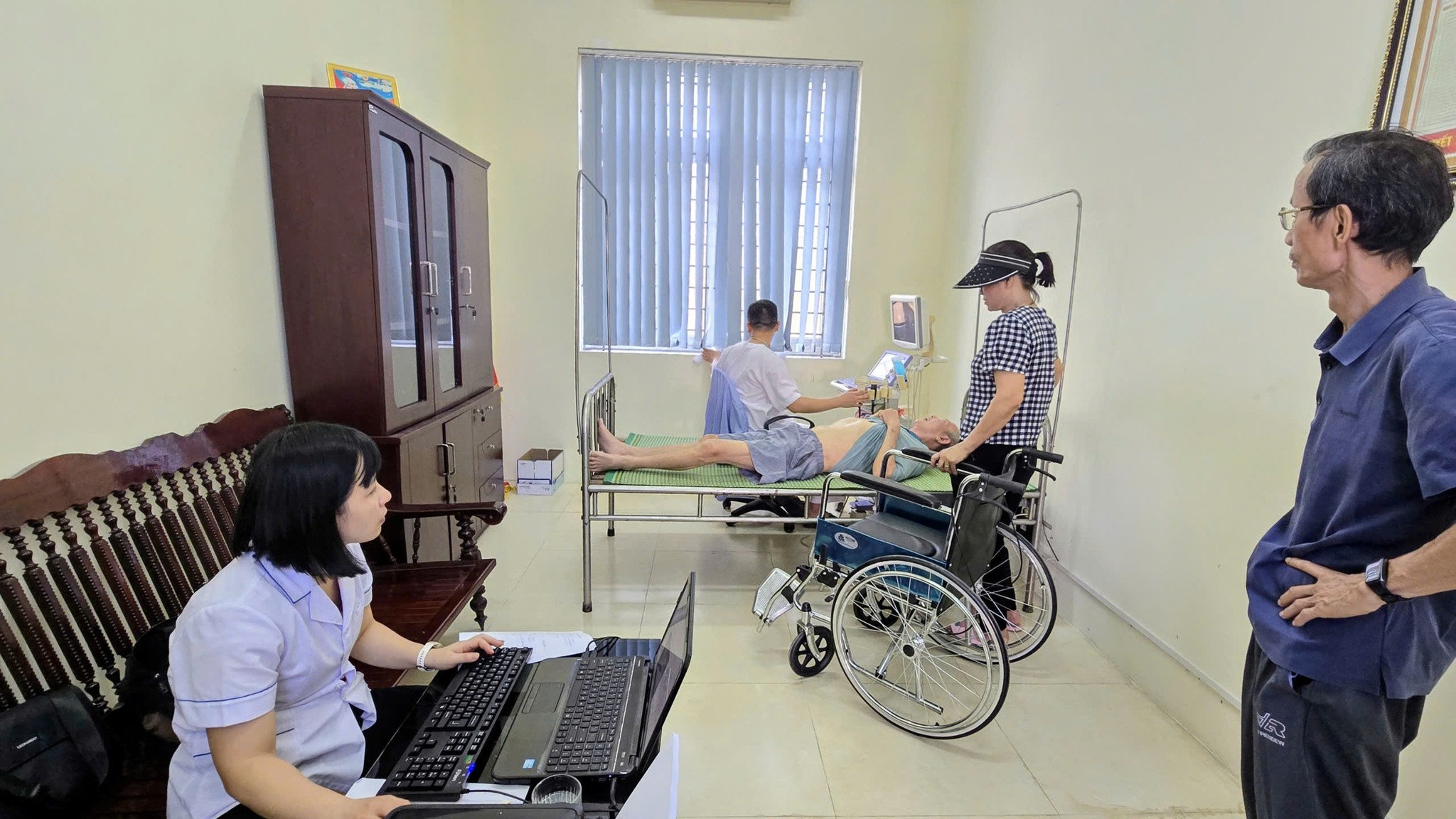 Hội cựu chiến binh phường Bỉm Sơn tổ chức khám, cấp thuốc miễn phí cho hội viên
