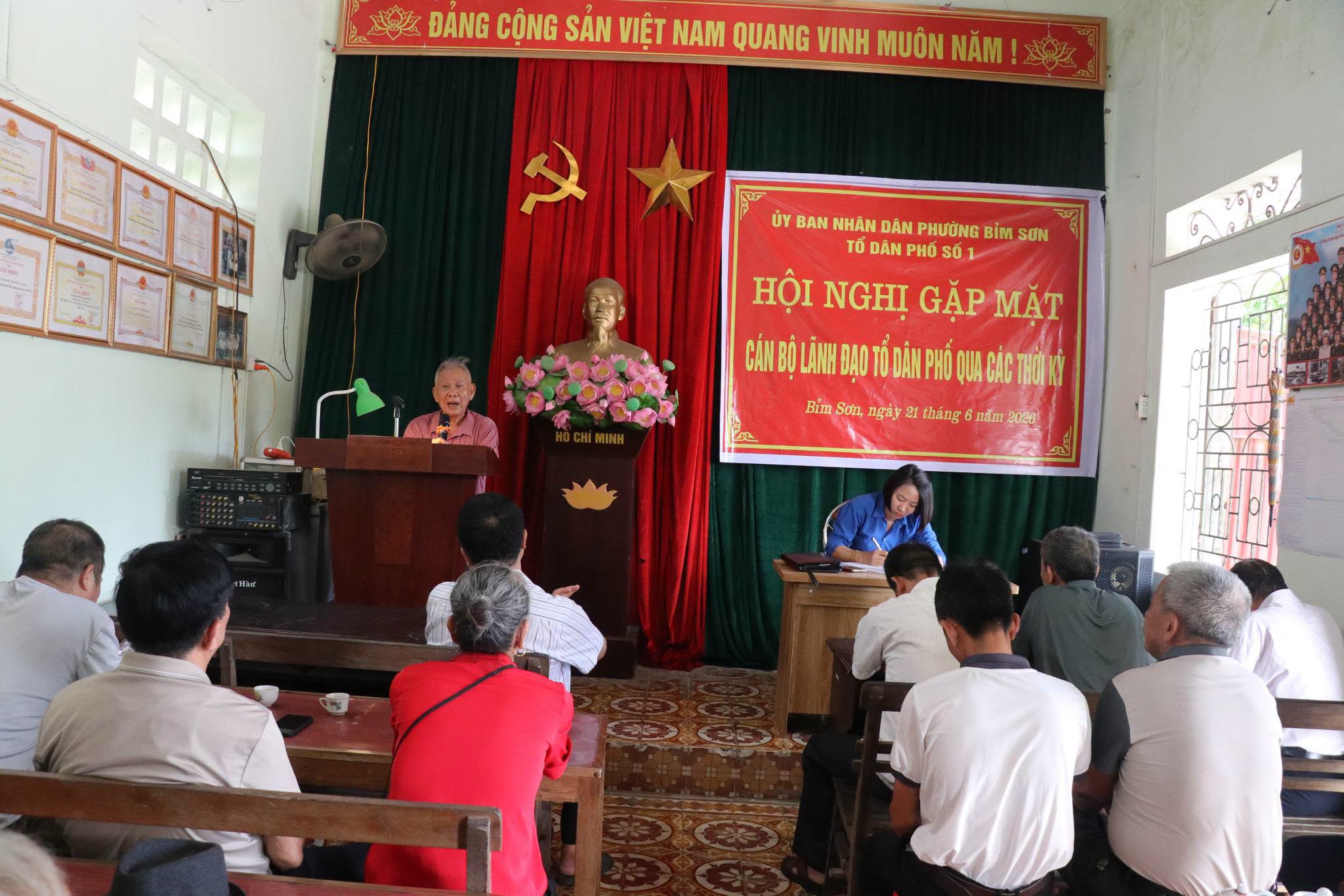 Tổ dân phố số 1, phường Bỉm Sơn gặp mặt cán bộ tổ dân phố qua các thời kỳ