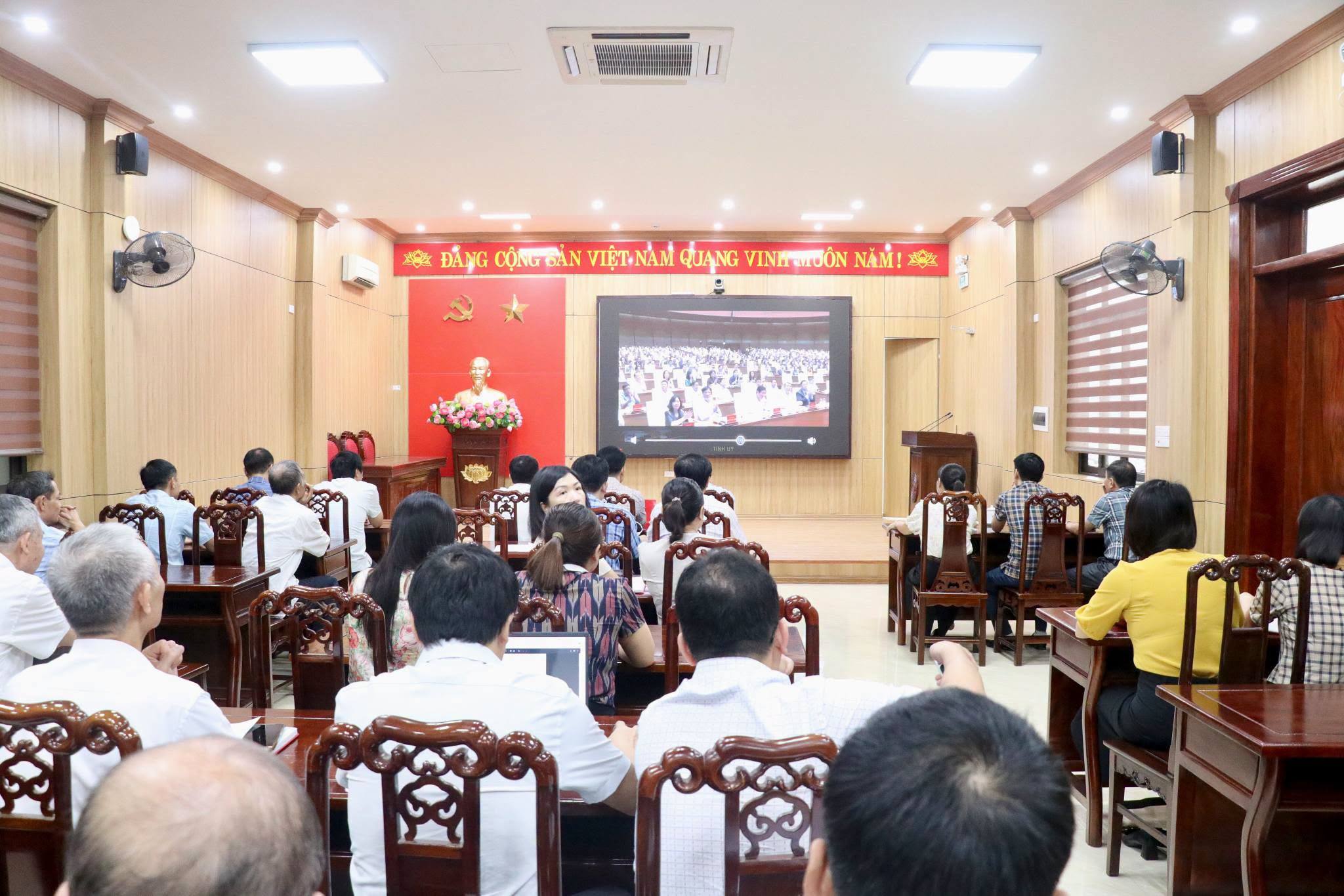 Thanh Hóa sơ kết thực hiện Nghị quyết số 57-NQ/TW và phong trào “Bình dân học vụ số”