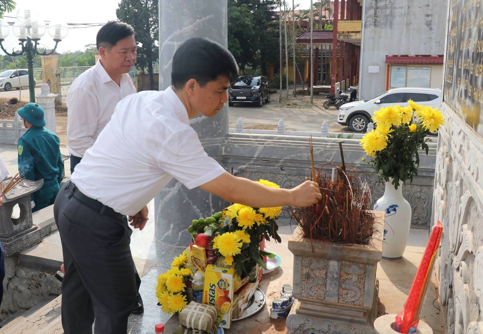 Anh-tin-bai