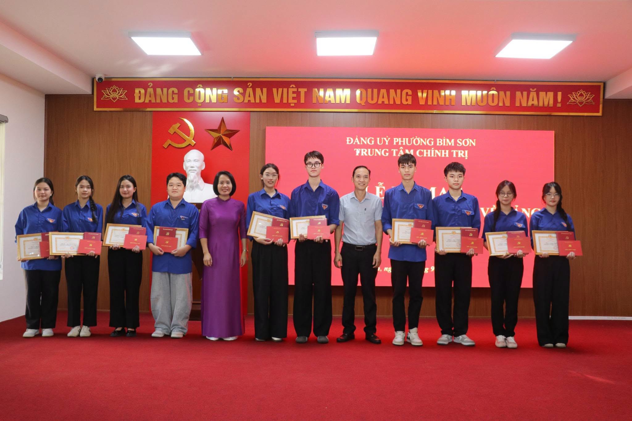 Bế giảng lớp bồi dưỡng nhận thức về Đảng đợt IV năm 2026