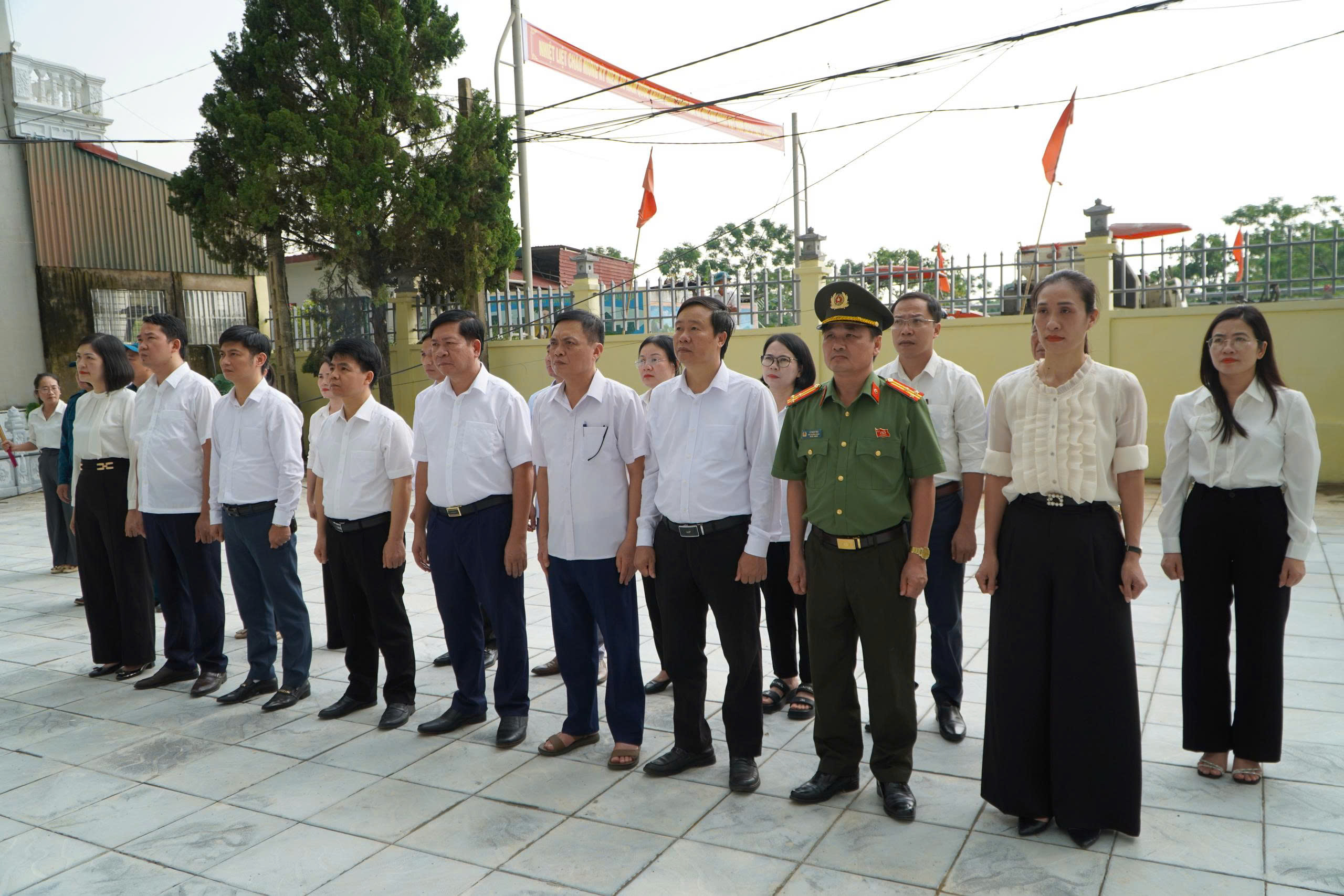 Anh-tin-bai
