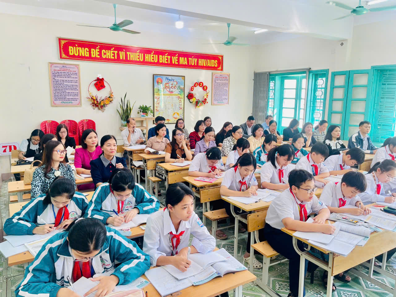 Anh-tin-bai