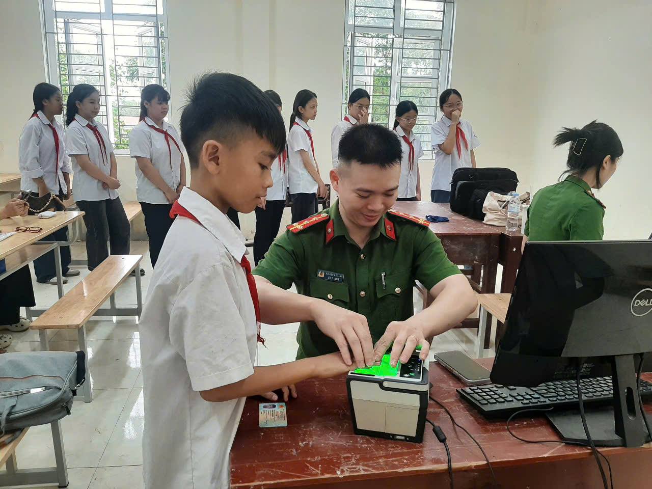Anh-tin-bai