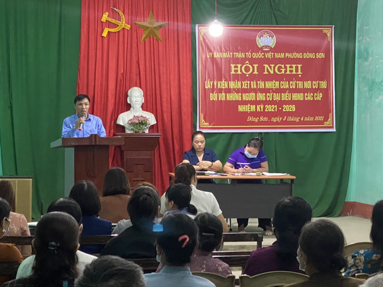Hội nghị tiếp xúc cử tri.jpg