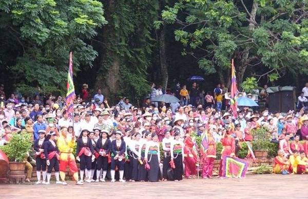 https://vietnamhoinhap.vn/vnhn-media/thanhhoa/nm-2022/22-09-17-anh-hang-ngan-nguoi-ve-tham-quan.jpg
