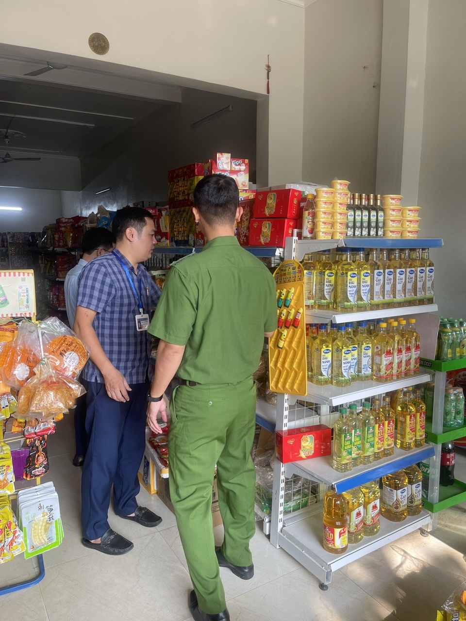 Phường Quang Trung tăng cường kiểm tra liên ngành chống buôn lậu, gian lận thương mại, hàng giả