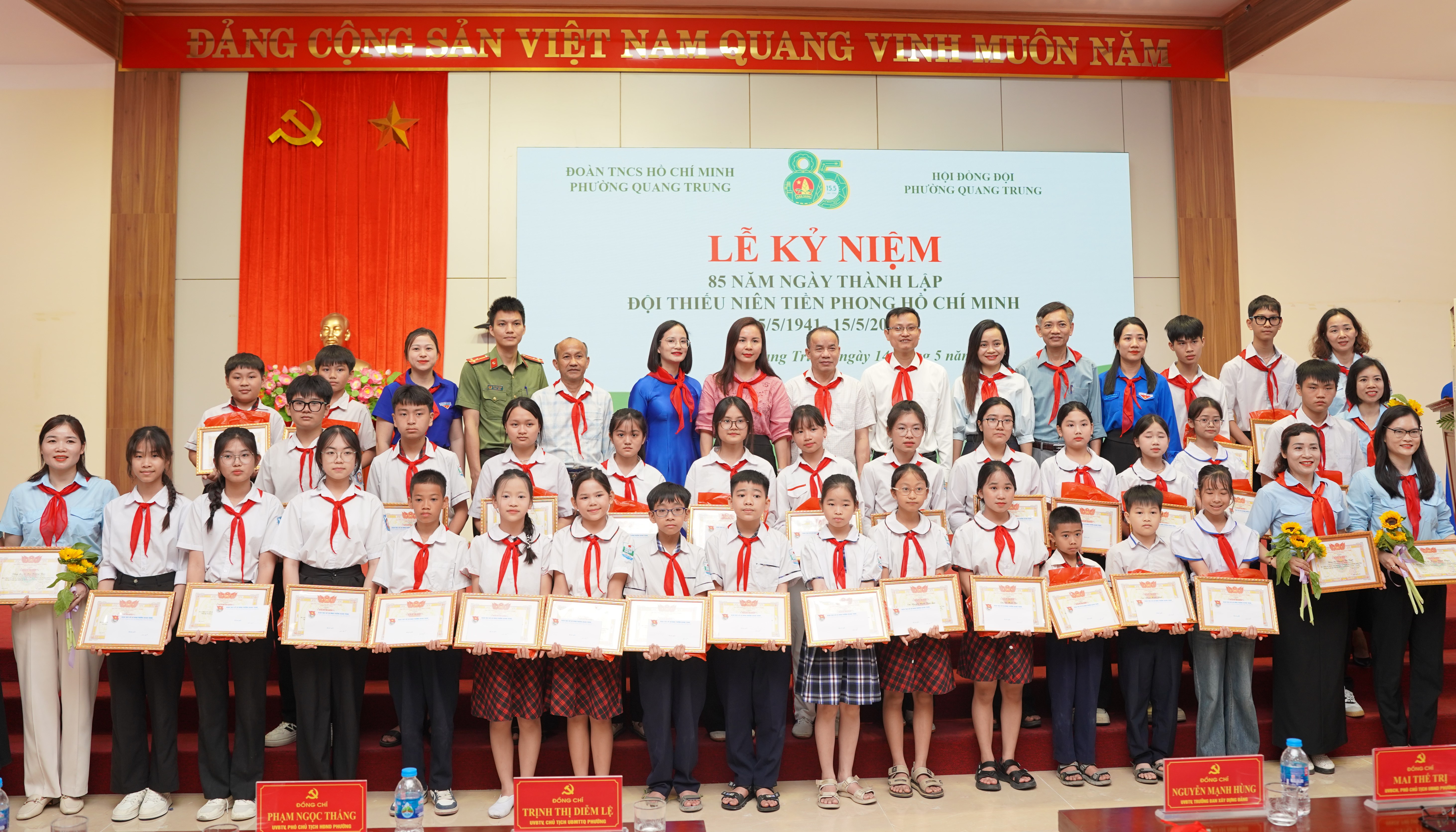 Anh-tin-bai