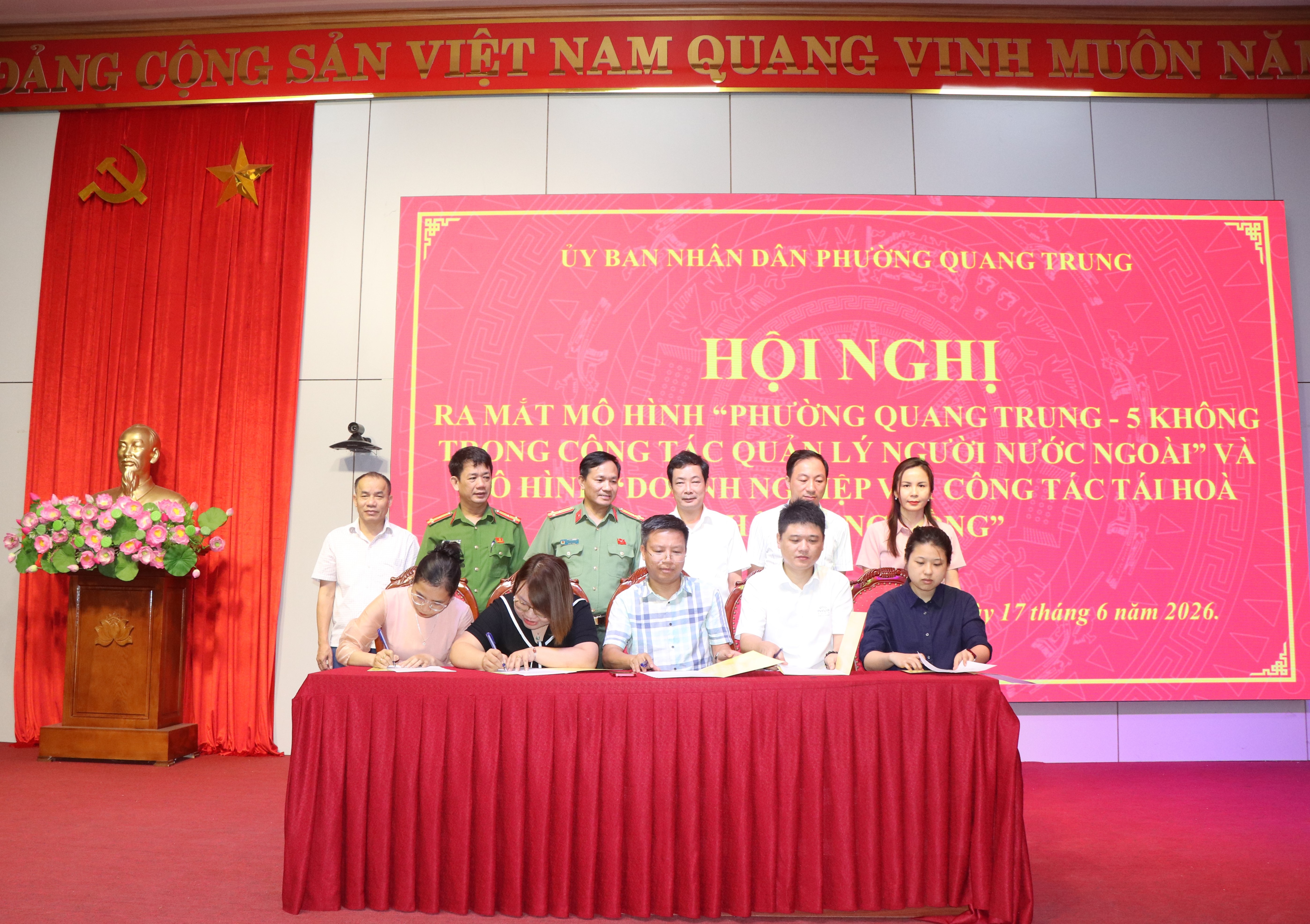 Anh-tin-bai