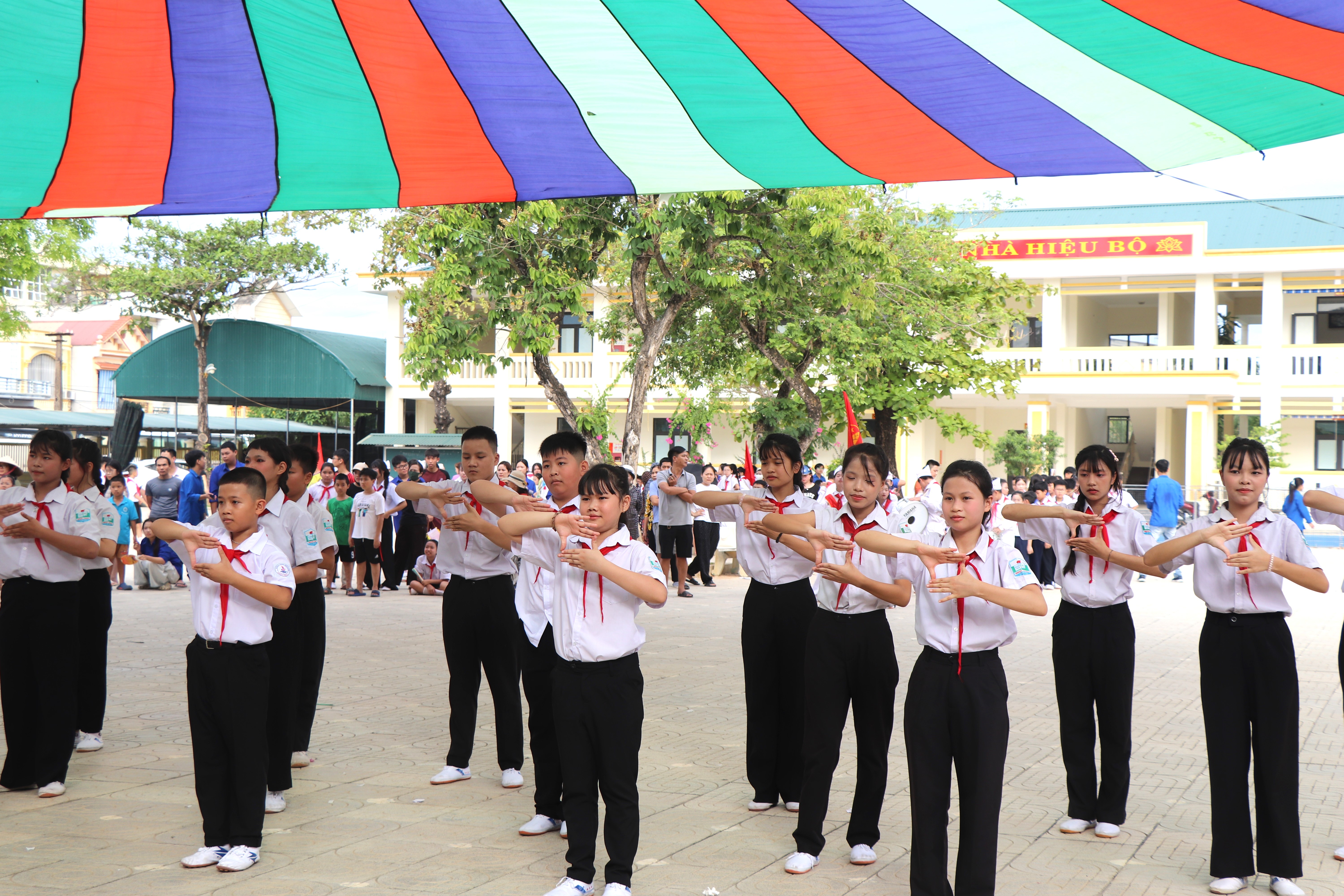 Anh-tin-bai