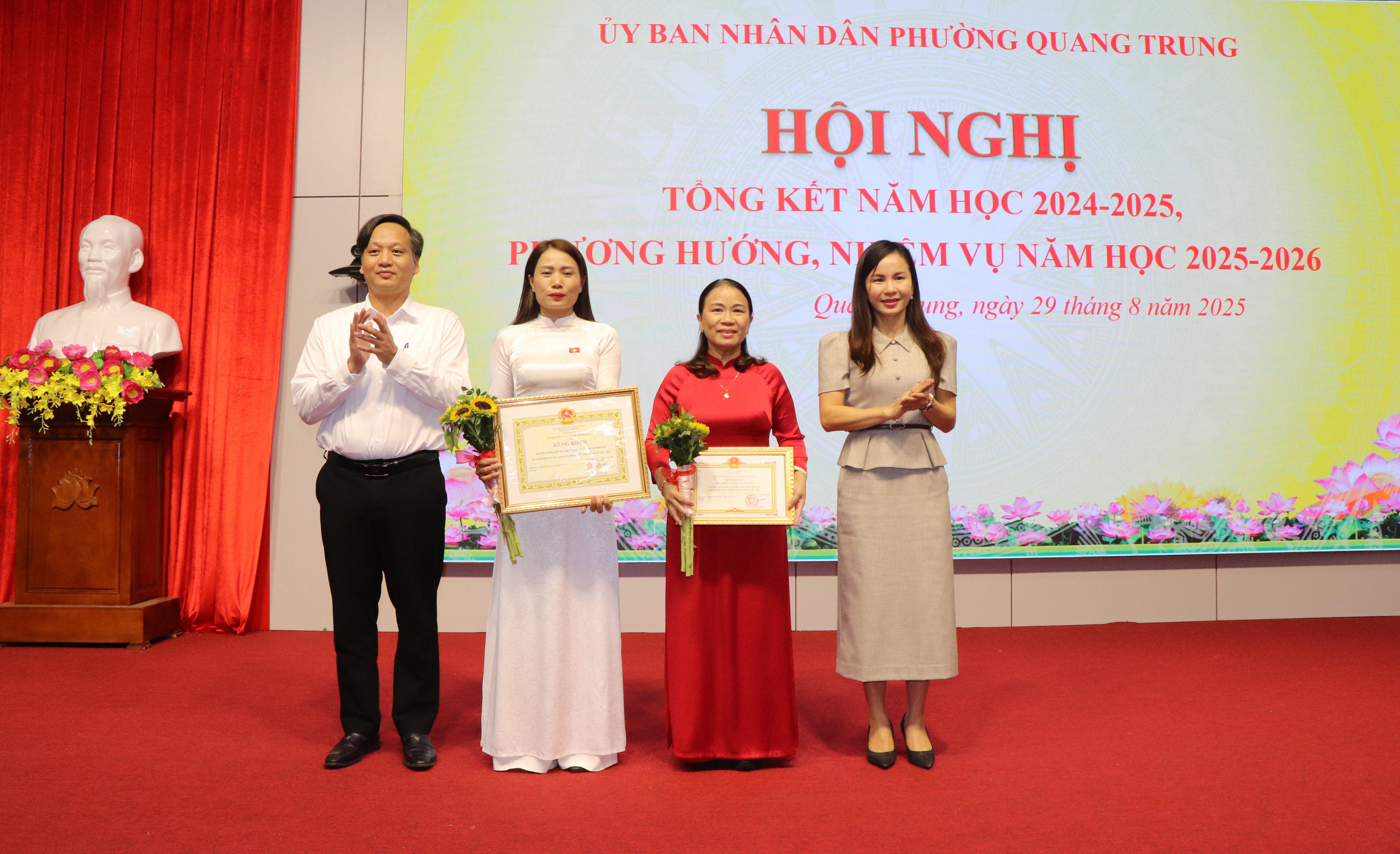 Anh-tin-bai