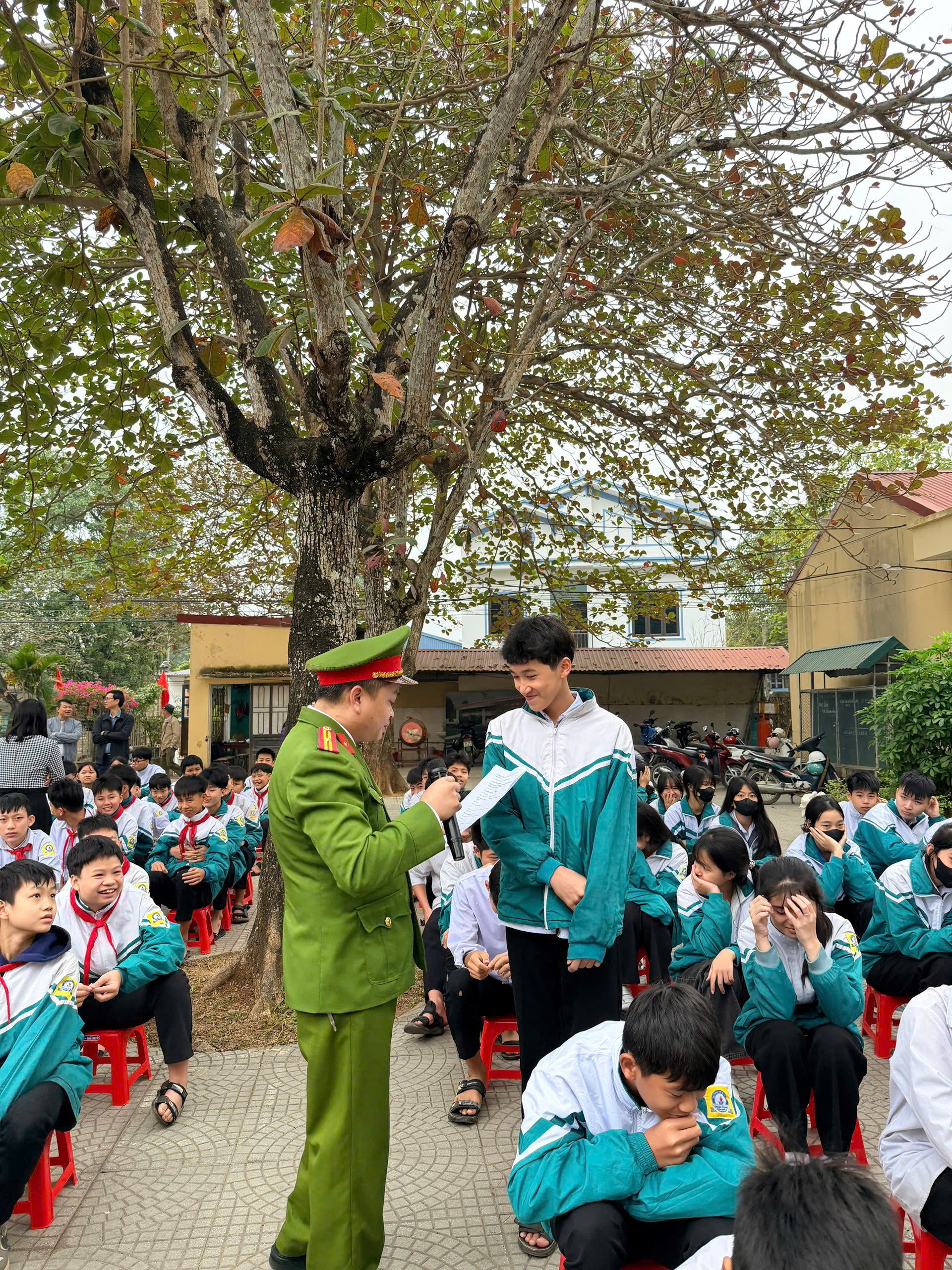 Anh-tin-bai