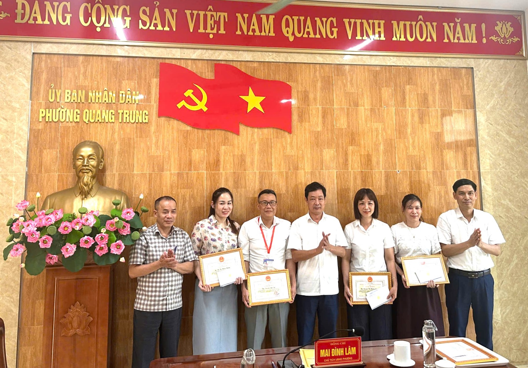Anh-tin-bai