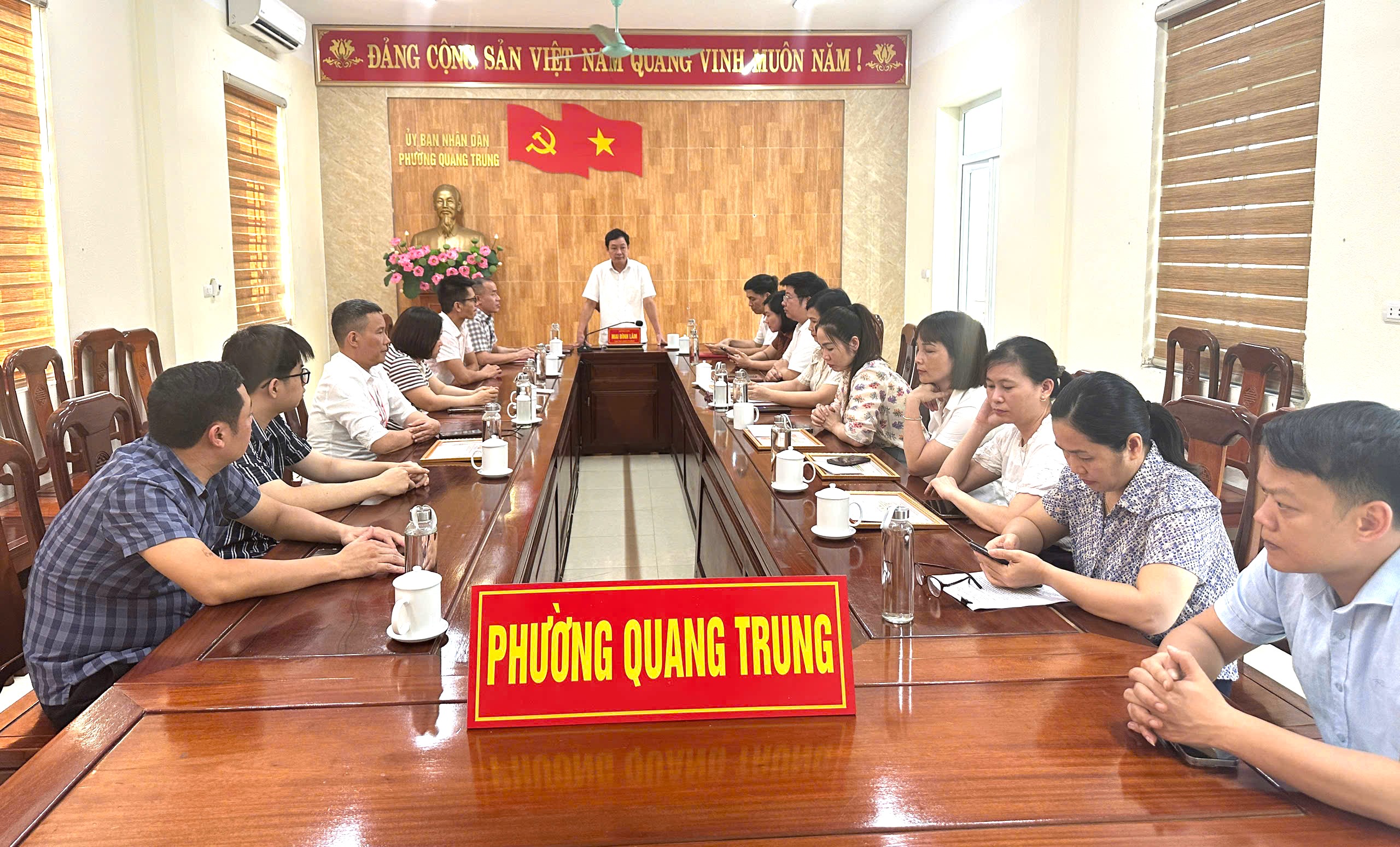 UBND phường Quang Trung tổ chức Hội nghị đánh giá kết quả triển khai chiến dịch làm giàu, làm sạch dữ liệu đất đai và khen thưởng đột xuất tập thể cá nhân tiêu biểu