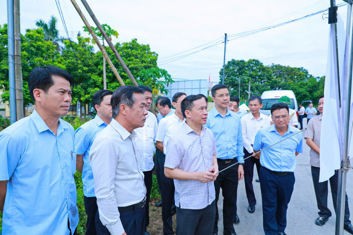 Bí thư Tỉnh ủy Lê Đức Thái: Xây dựng lộ trình và thời hạn xử lý cụ thể đối với từng dự án tồn đọng, kéo dài