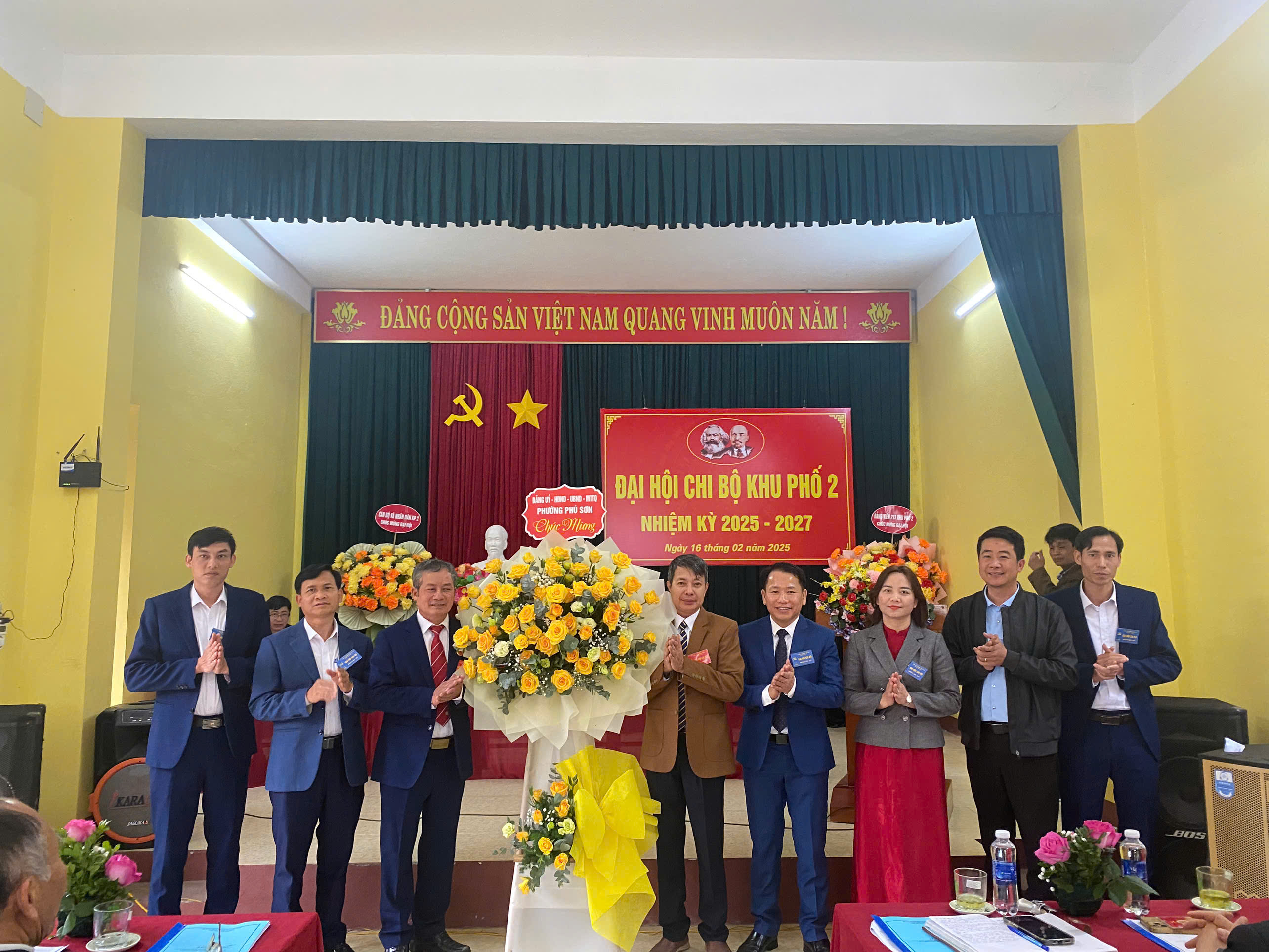 ẢNH TOÀN LÃNH ĐẠO PHƯỜNG.jpg
