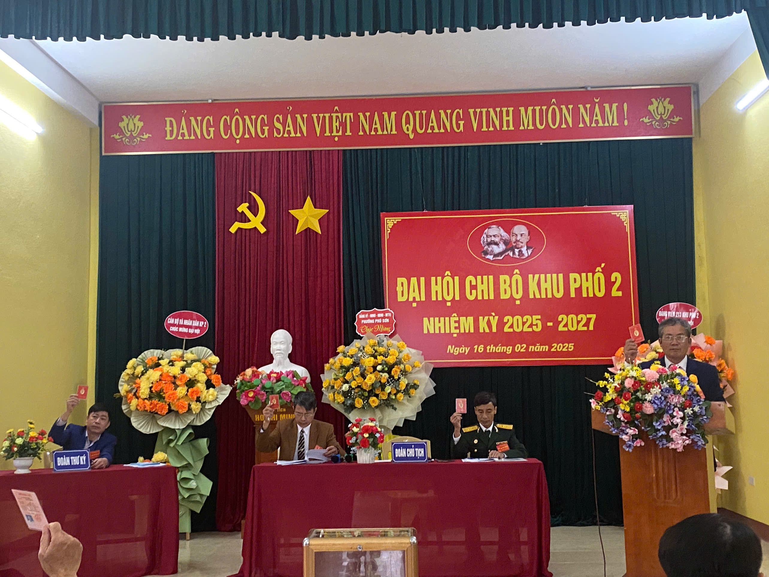 ĐOÀN CHỦ TỊCH.jpg