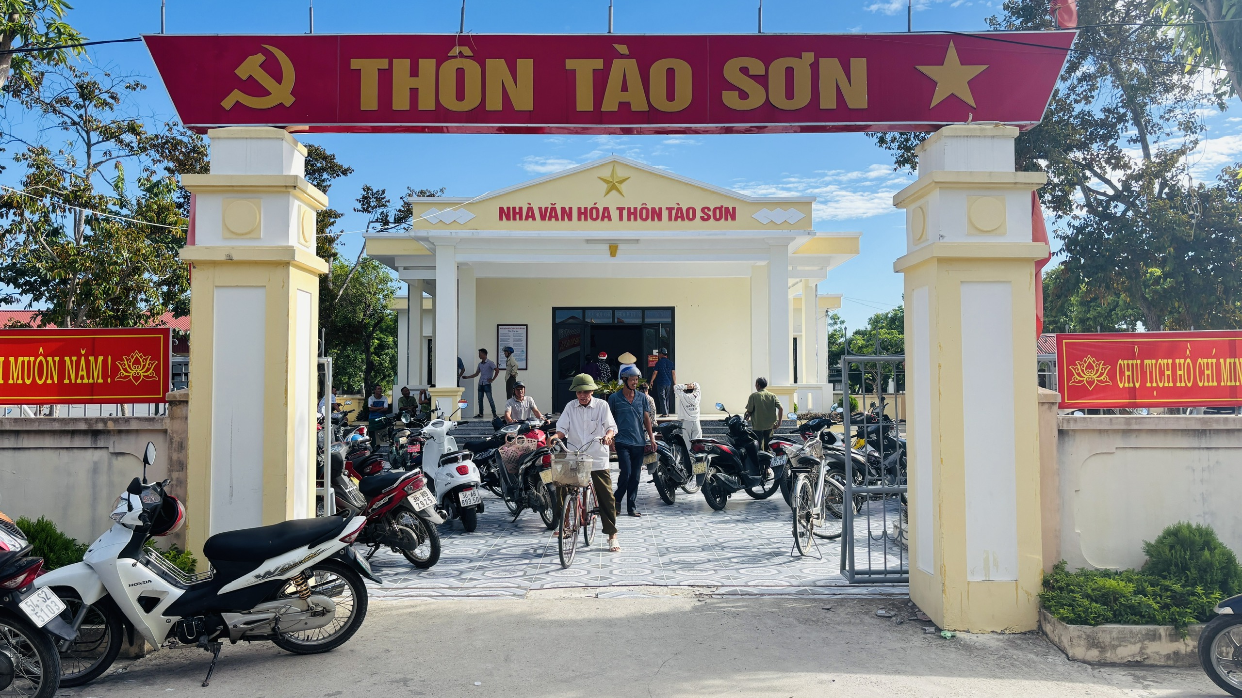 Anh-tin-bai