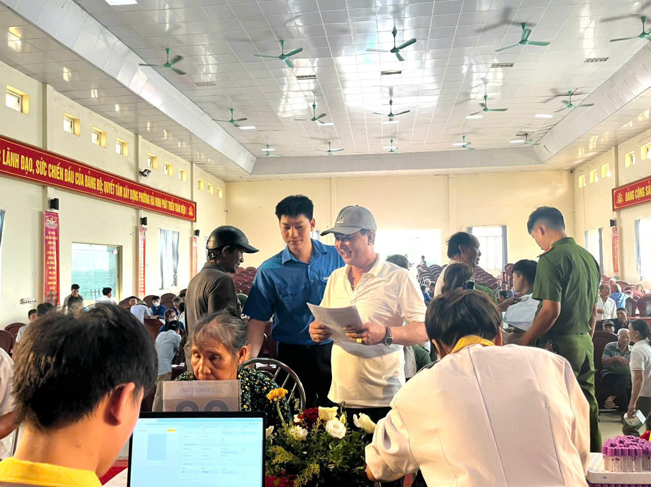 Anh-tin-bai