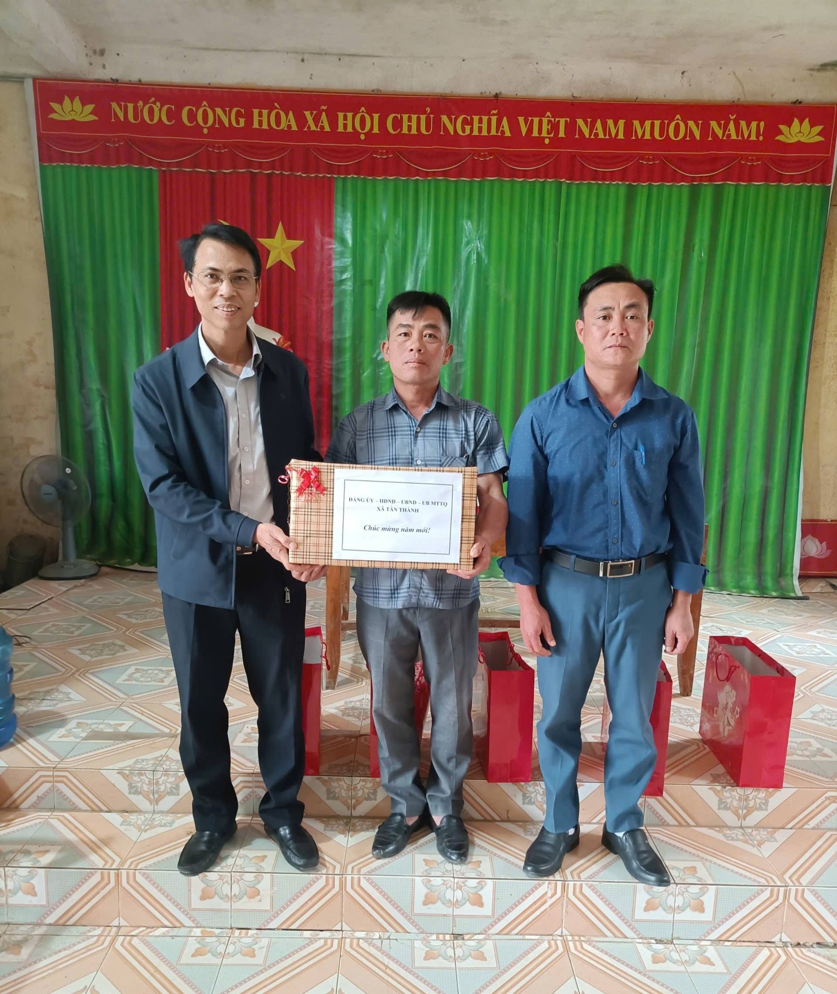 Anh-tin-bai