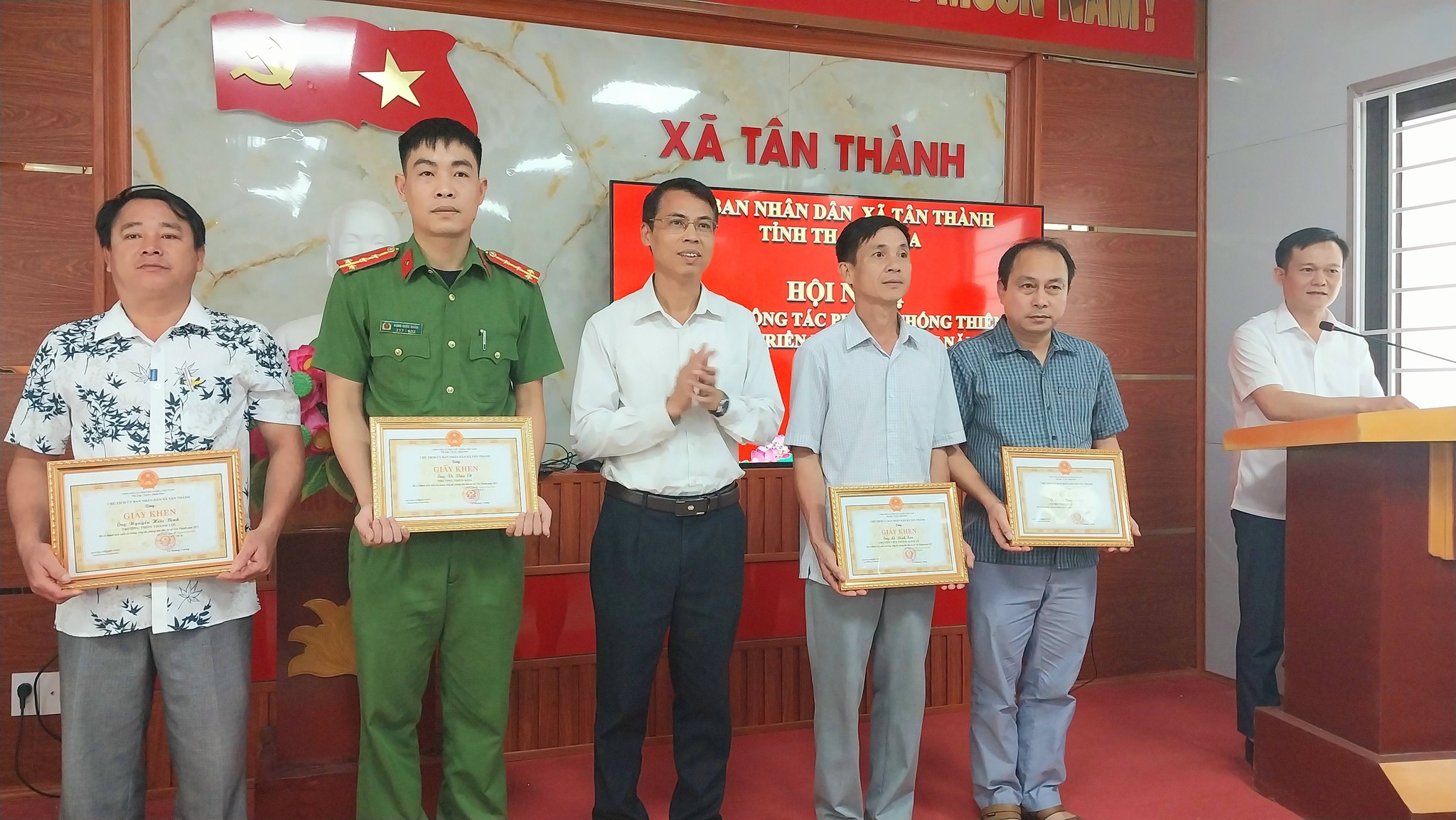 Anh-tin-bai