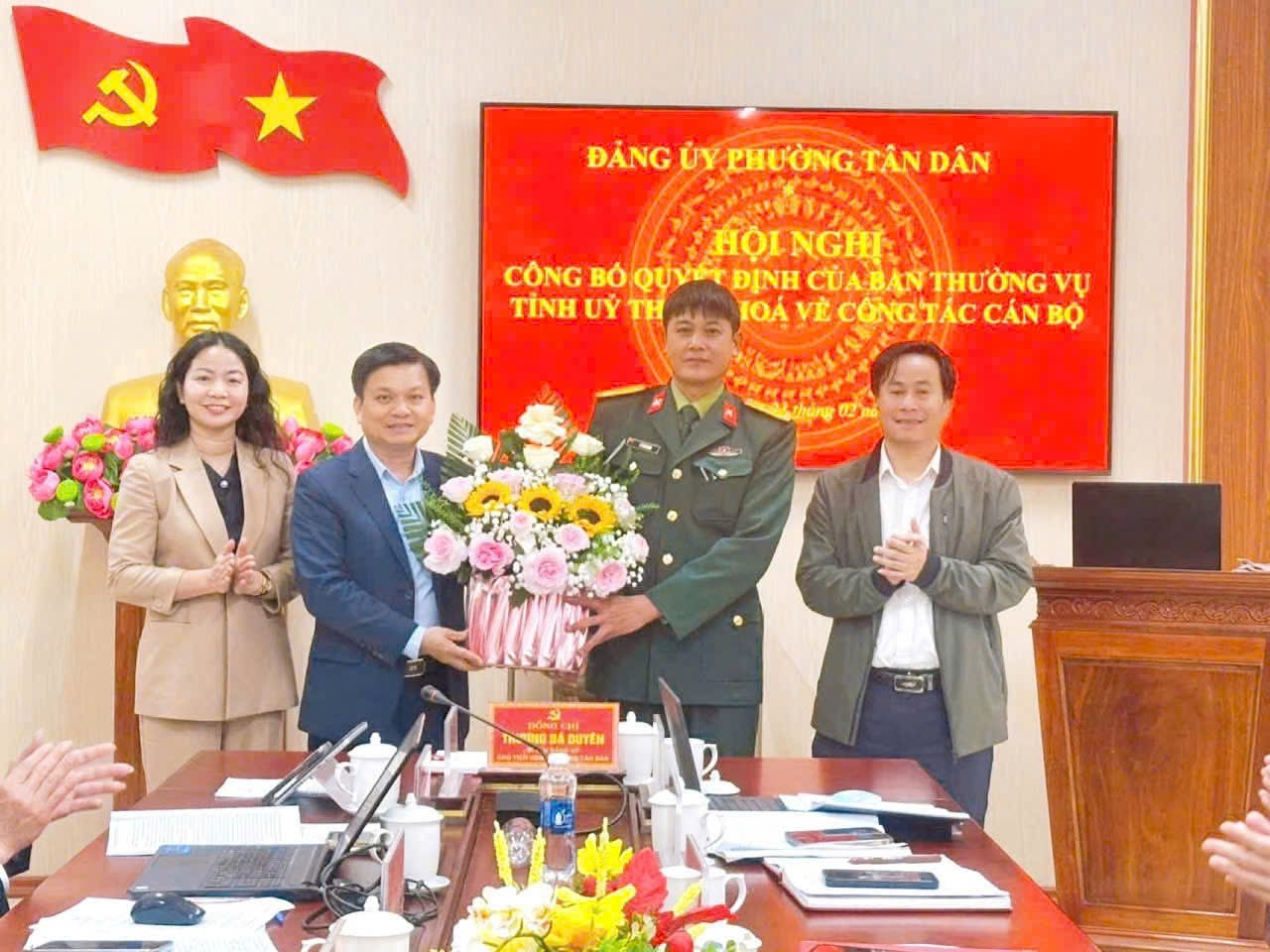 Phường Tân Dân công bố Quyết định của Ban Thường vụ Tỉnh uỷ về công tác cán bộ