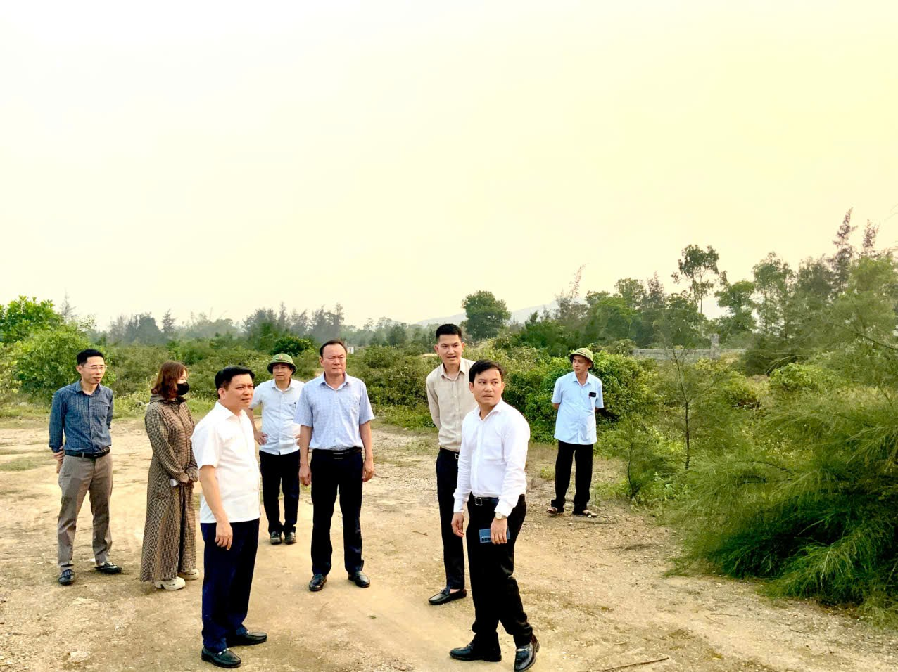 Bí thư Đảng ủy phường Tân Dân kiểm tra công tác giải phóng mặt bằng Dự án Khu du lịch sinh thái Tân Dân