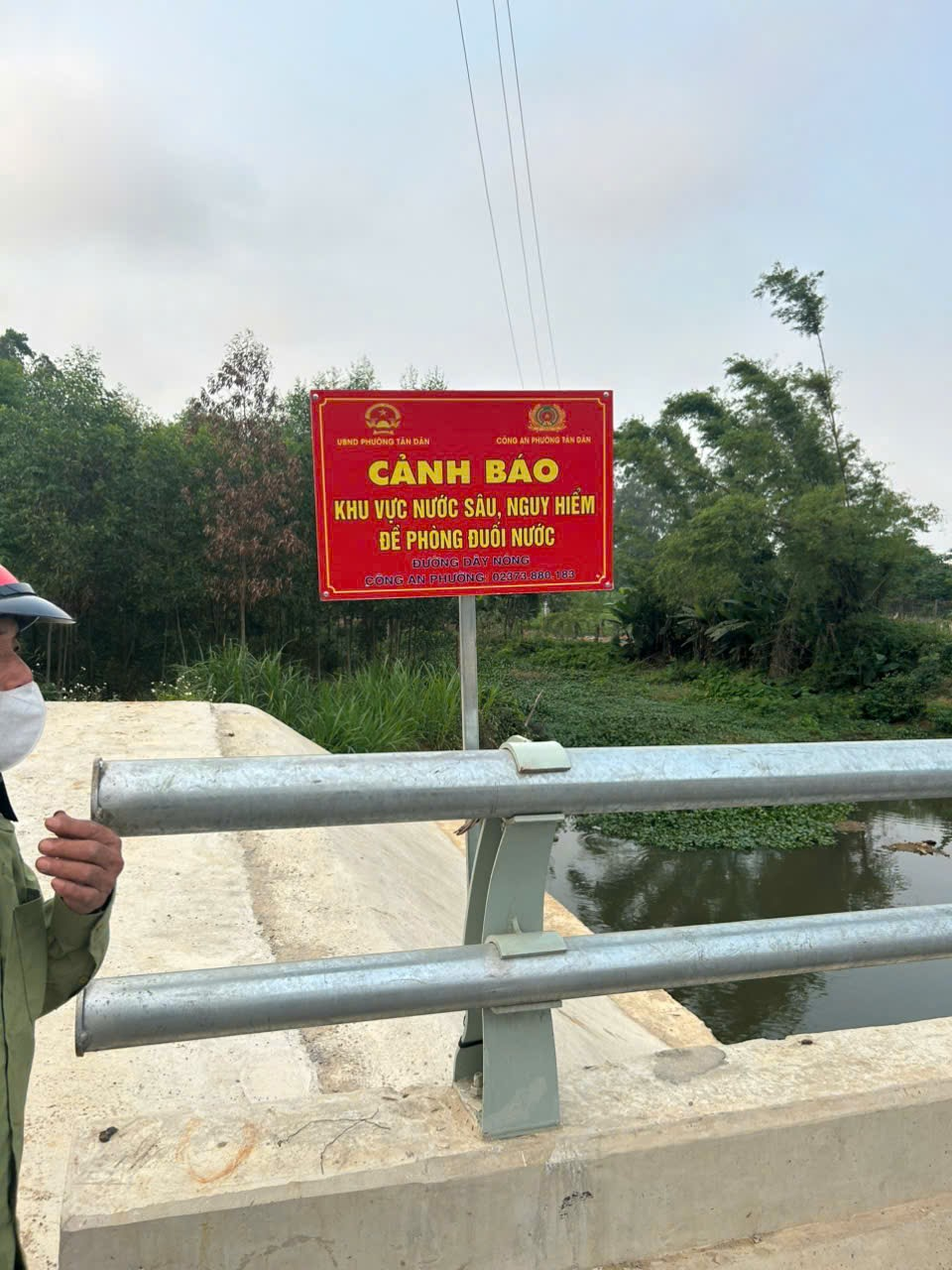 Phường Tân Dân cắm biển cảnh báo nguy hiểm tại 24 điểm nhằm tăng cường phòng, chống đuối nước trên địa bàn 