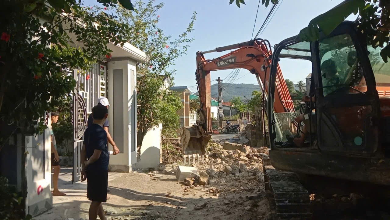 PHƯỜNG TÂN DÂN: TỔ DÂN PHỐ NGỌC PHÚ - CHUNG SỨC HIẾN ĐẤT MỞ ĐƯỜNG, XÂY DỰNG QUÊ HƯƠNG 