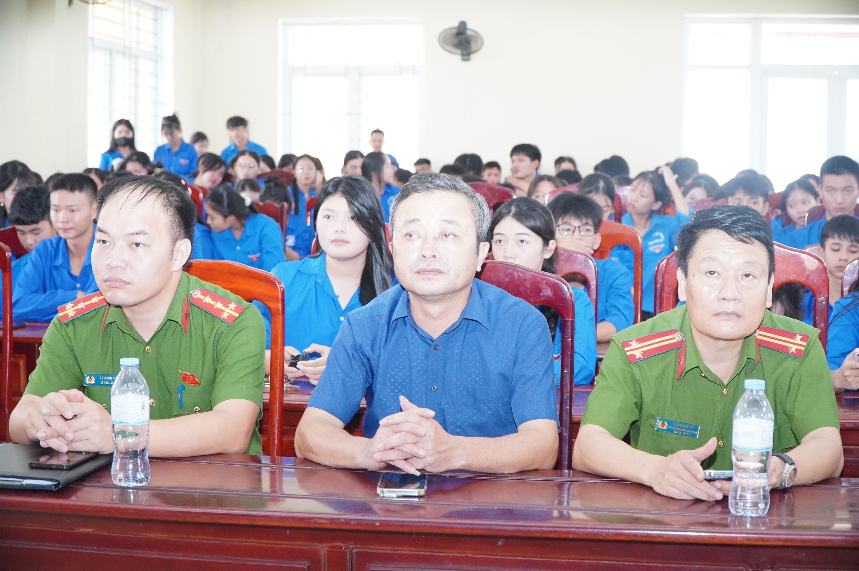 Anh-tin-bai