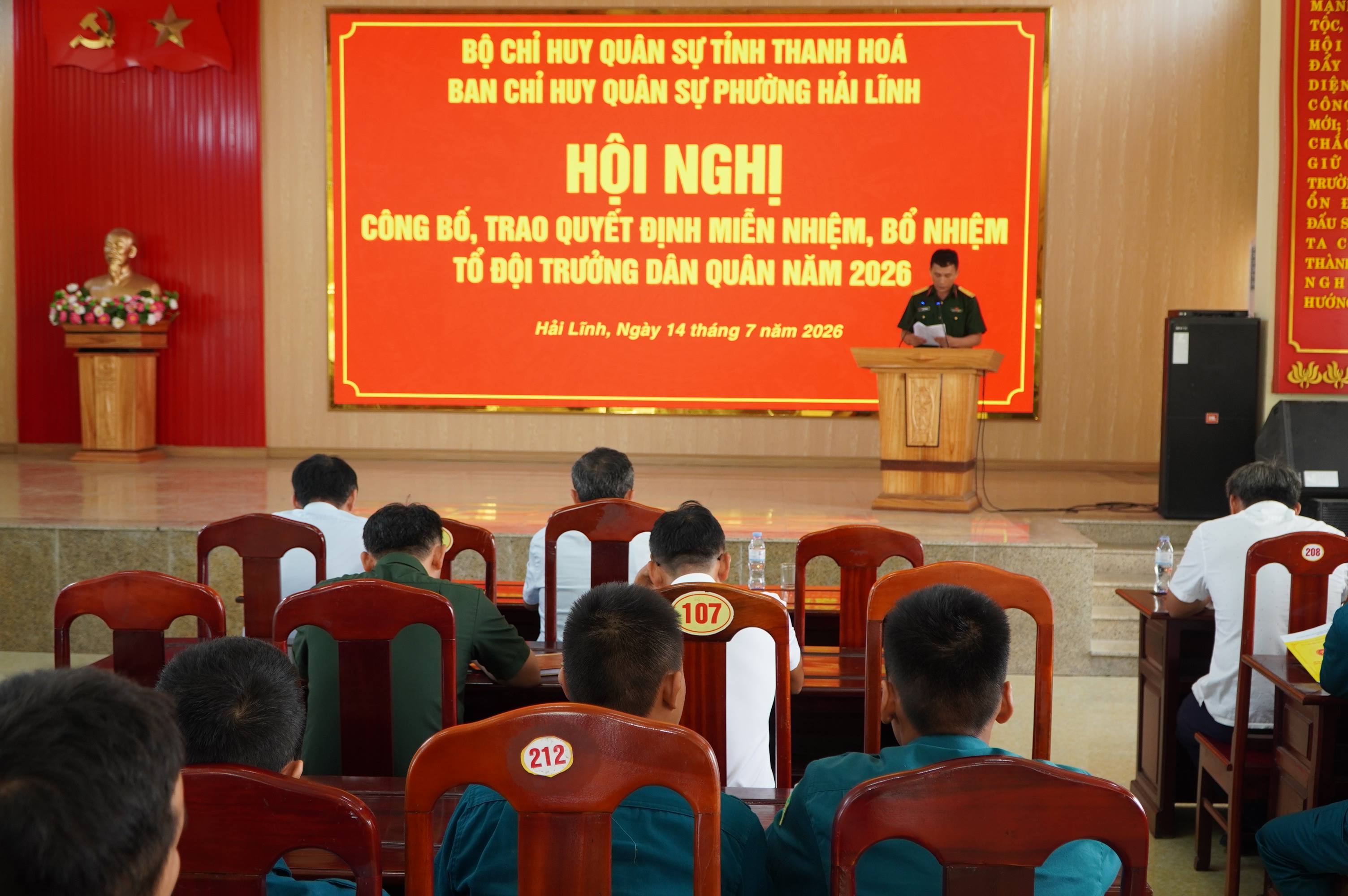 BAN CHỈ HUY QUÂN SỰ PHƯỜNG HẢI LĨNH TỔ CHỨC HỘI NGHỊ CÔNG BỐ, TRAO QUYẾT ĐỊNH MIỄN NHIỆM, BỔ NHIỆM TỔ ĐỘI TRƯỞNG DÂN QUÂN NĂM 2026
