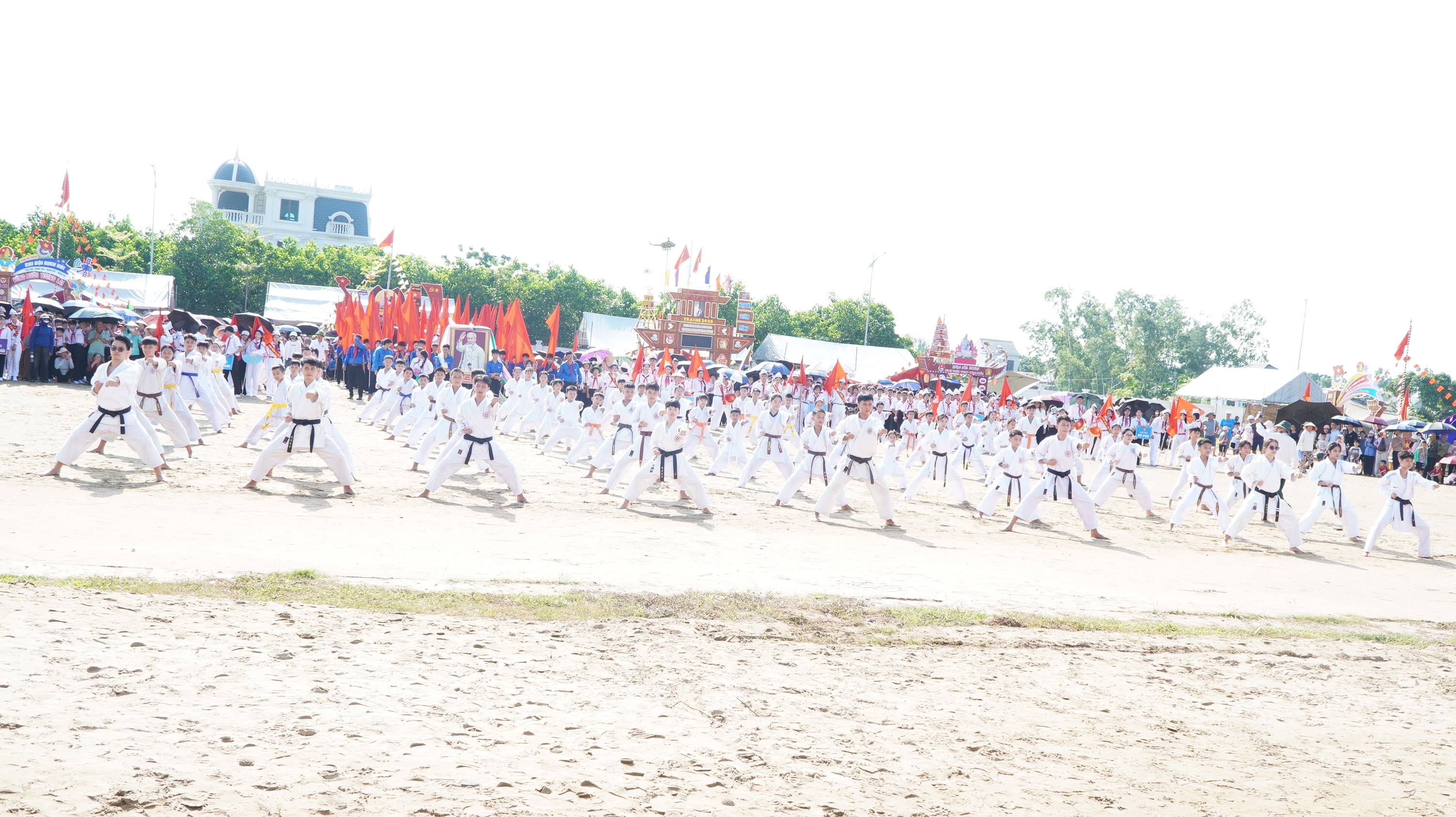 Anh-tin-bai