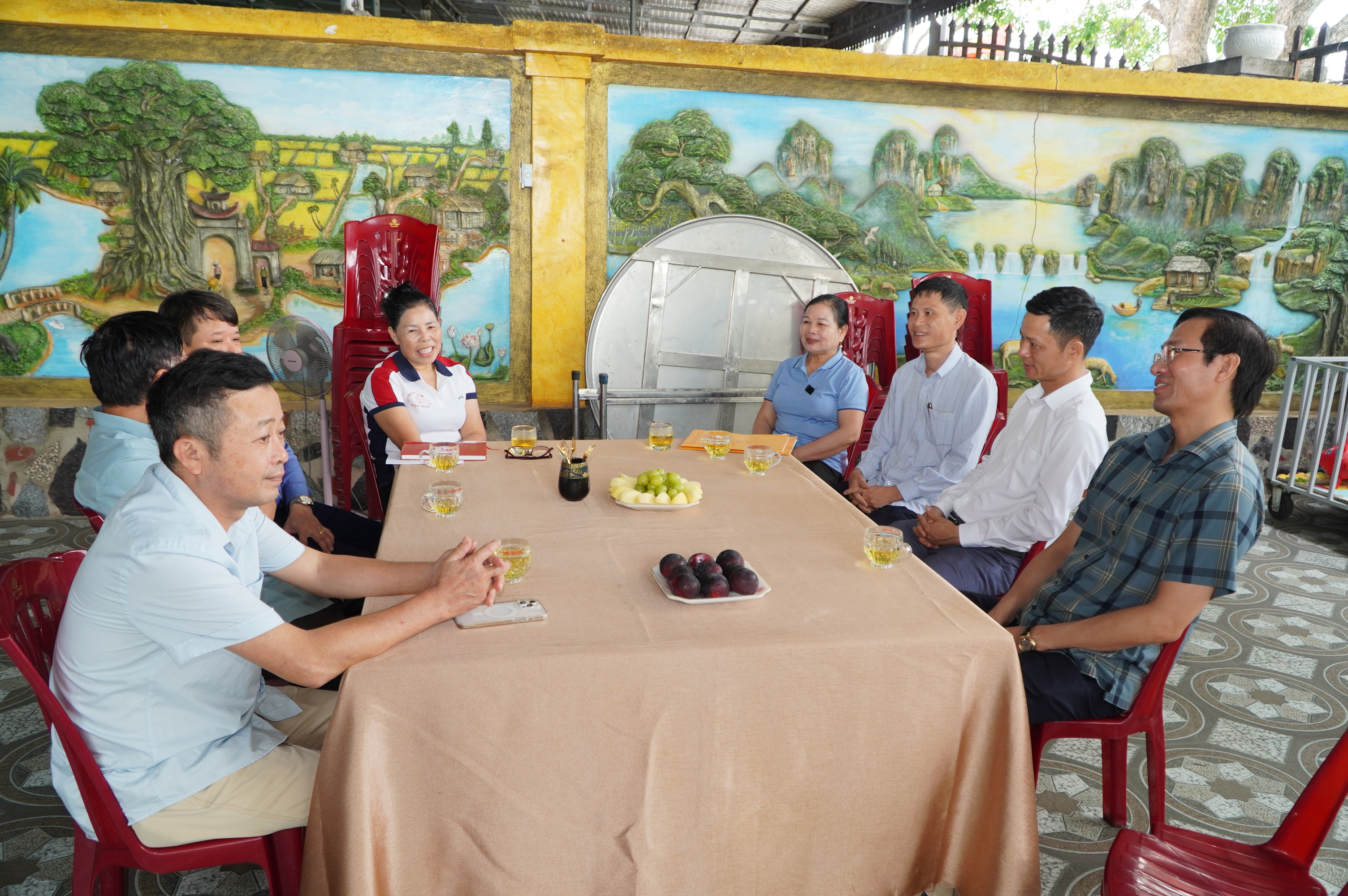 Đồng chí Cao Thanh Tùng thăm, làm việc tại doanh nghiệp OCOP Hoàn Ngọc