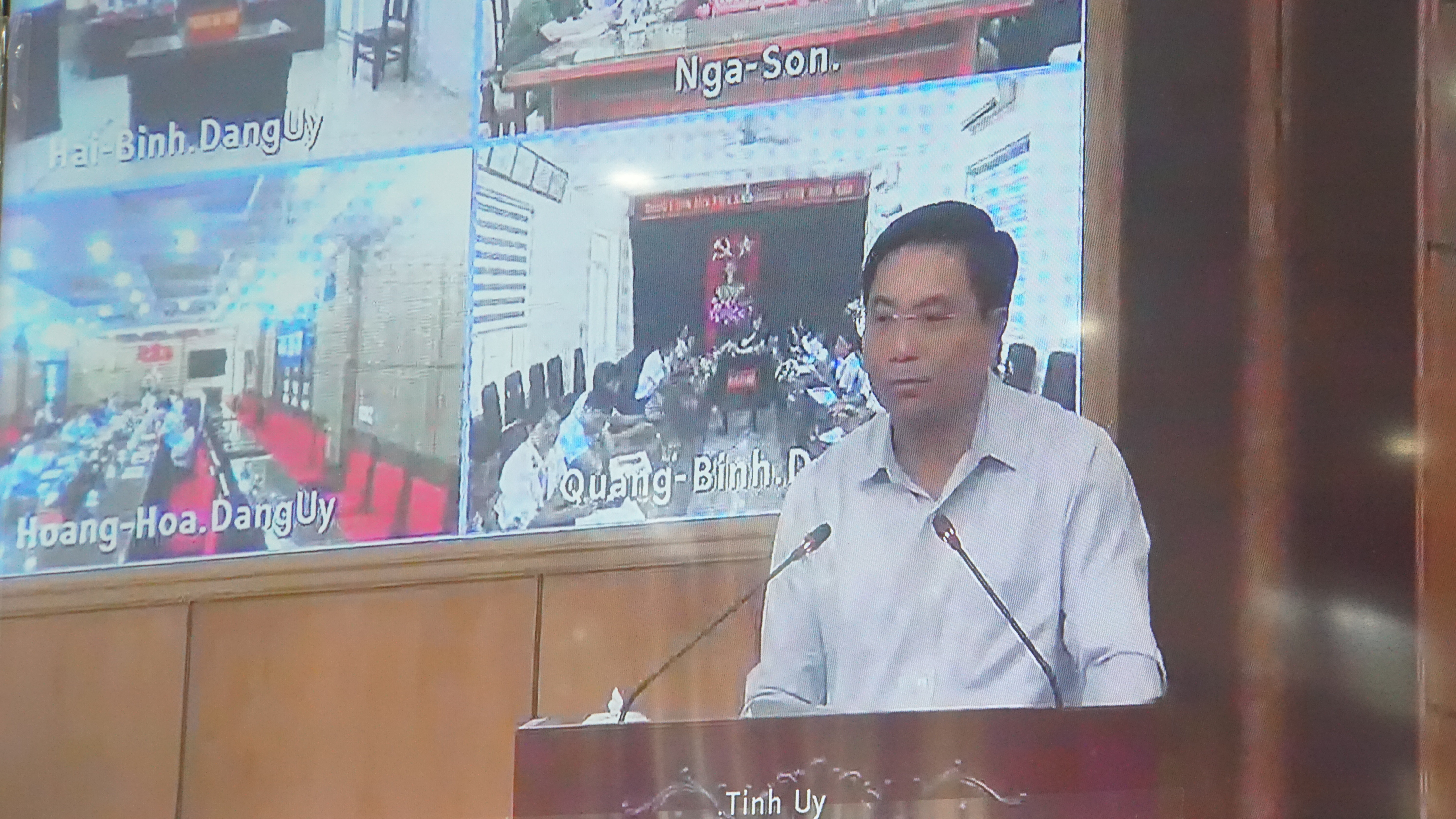 Hội nghị trực tuyến toàn tỉnh đánh giá tình hình ứng phó, khắc phục thiệt hại do bão số 3 và tiến độ xóa nhà tạm, nhà dột nát