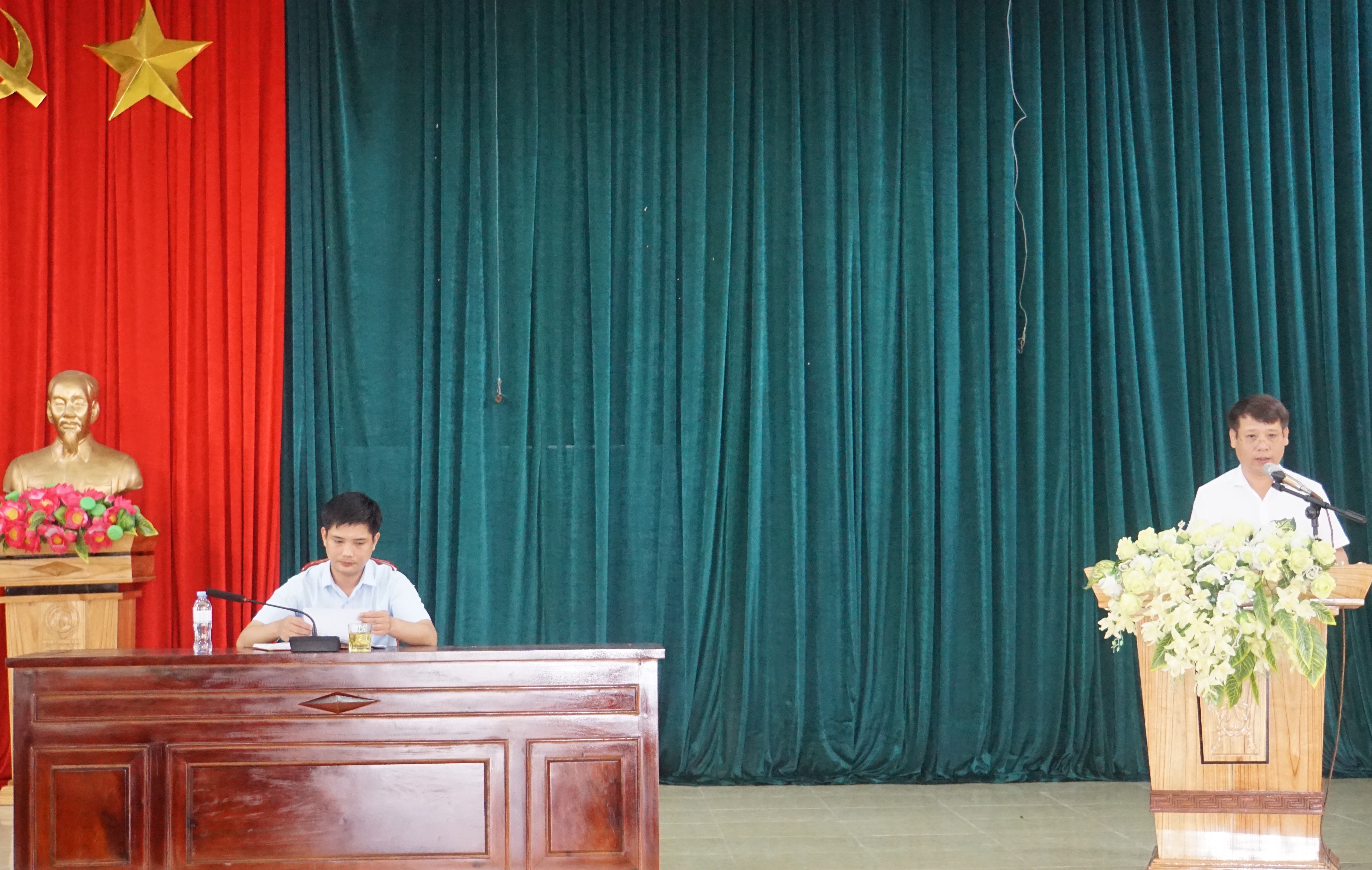 Đồng chí Đào Tất Thắng, Phó Chủ tịch UBND phường Hải Lĩnh chủ trì hội nghị triển khai các biện pháp ngăn chặn và ứng phó khẩn cấp đối với bệnh Dịch tả lợn Châu Phi xâm nhiễm vào địa bàn phường Hải Lĩnh.