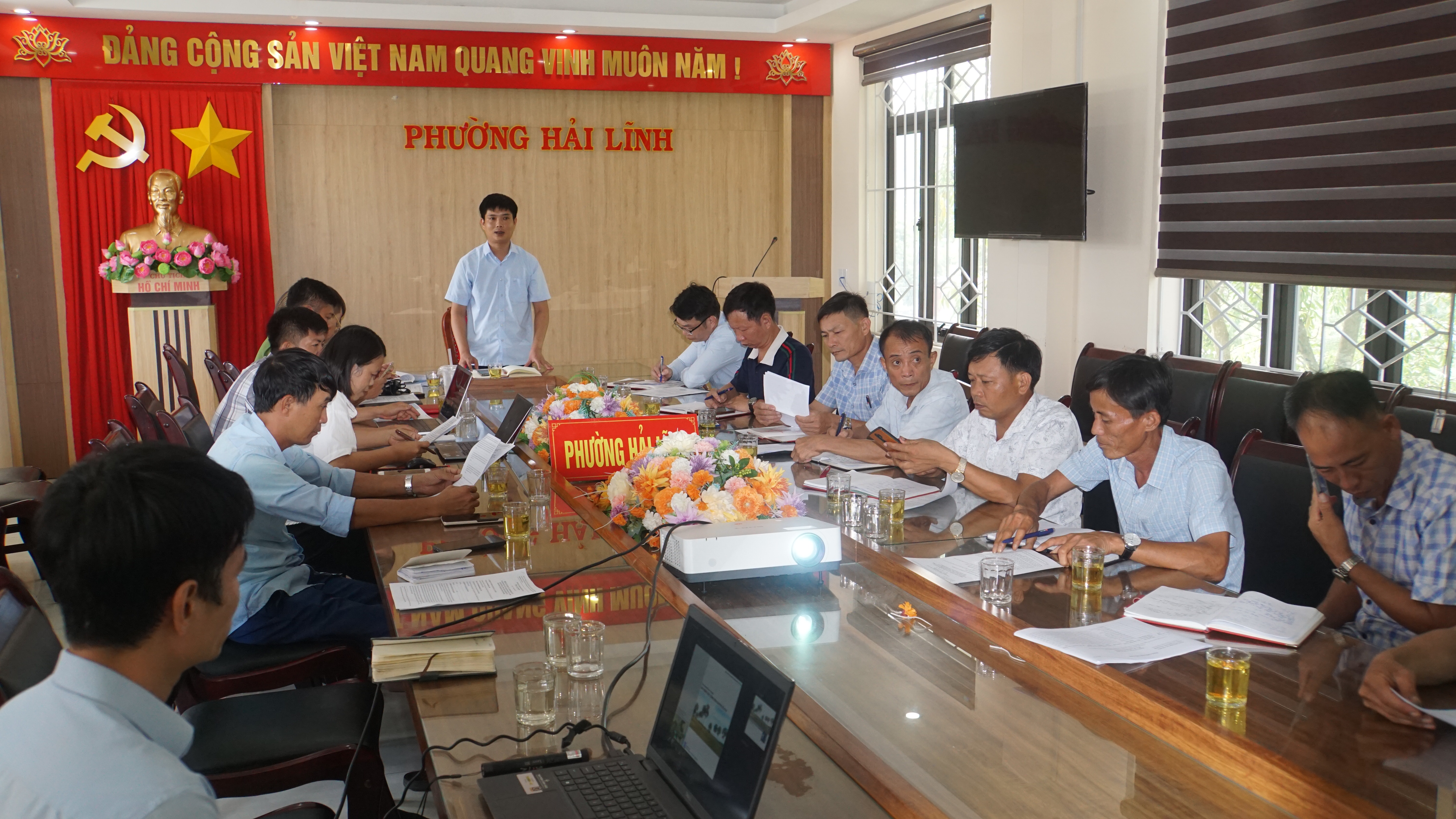UBND Phường Hải Lĩnh phối hợp với Ban quản lý Khu kinh tế Nghi Sơn và các khu công nghiệp tổ chức hội nghị lấy ý kiến cơ quan, tổ chức, các nhân và cộng đồng dân cư có liên quan về đồ án Quy hoạch phân khu xây dựng tỷ lệ 1/2000 Khu sinh thái, công viên chuyên đề ST-01, Khu kinh tế Nghi Sơn.