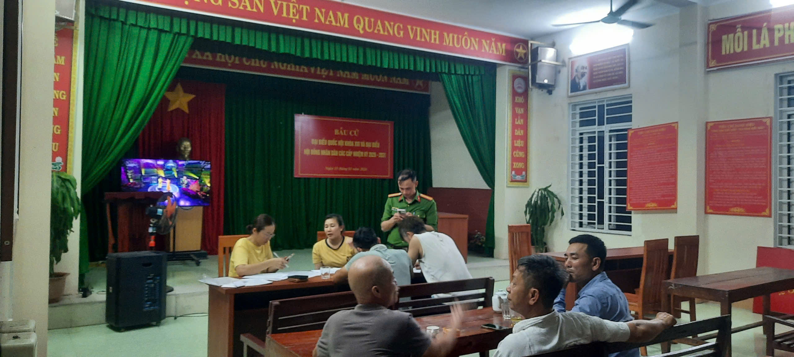 Anh-tin-bai