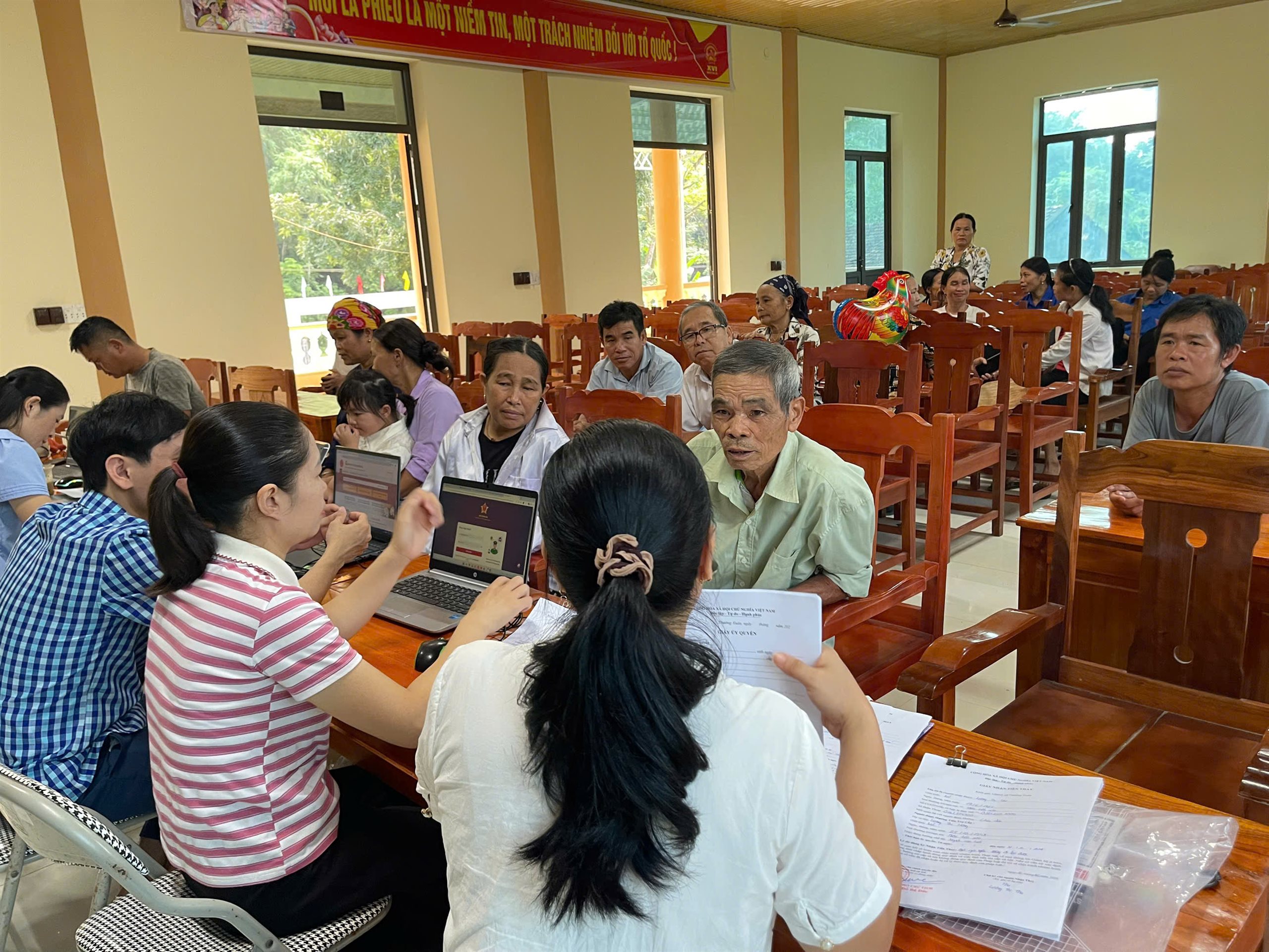 Anh-tin-bai