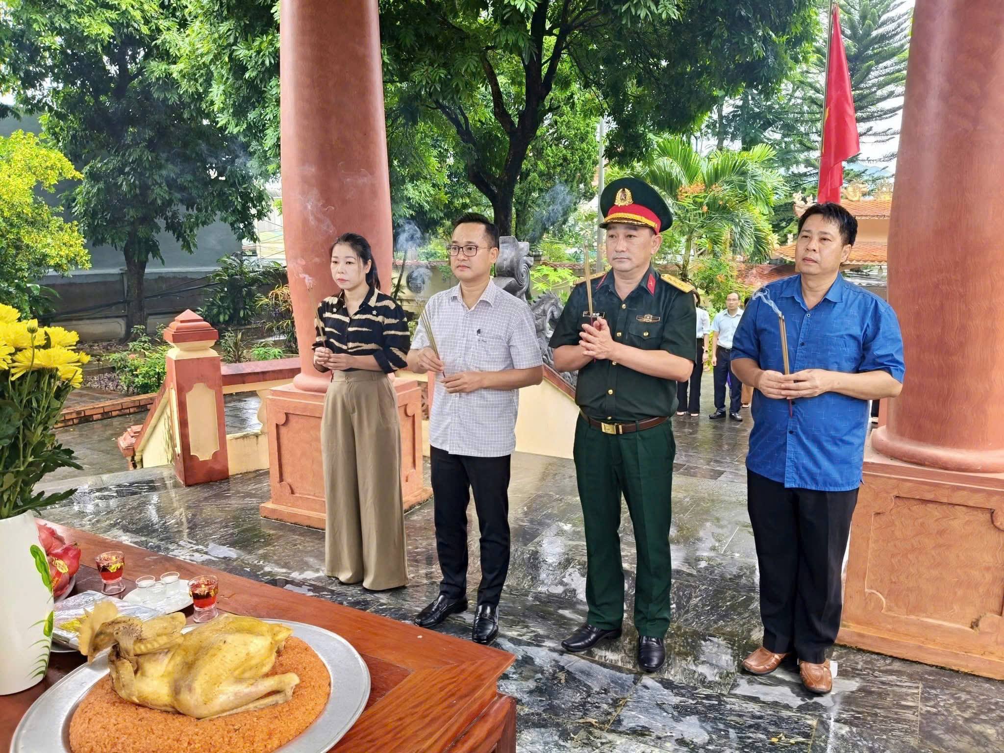 Anh-tin-bai